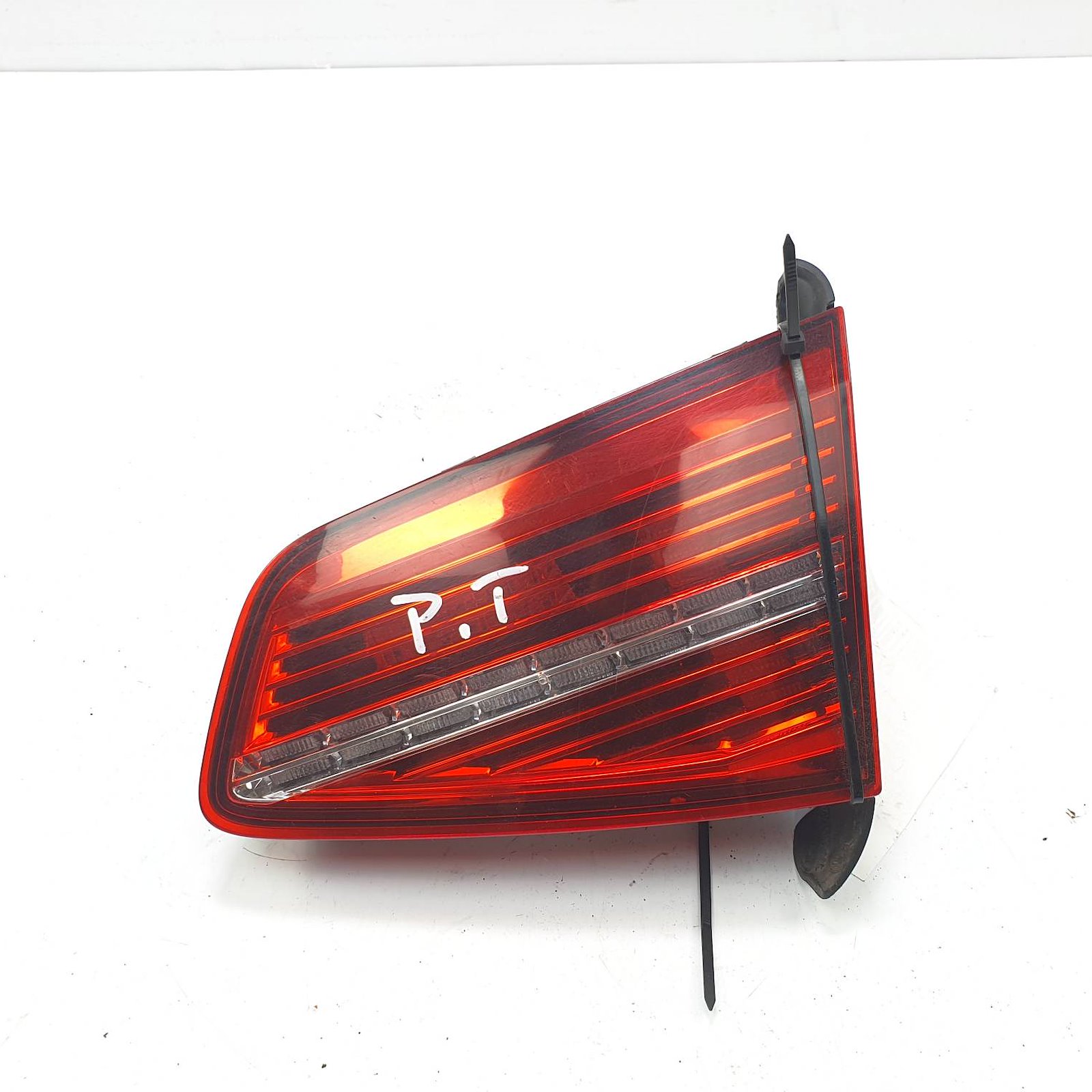 VW PASSAT B8 SEDAN LAMPA TYLNA LED PRAWA WEWNĘTRZNA 3G5945308E
