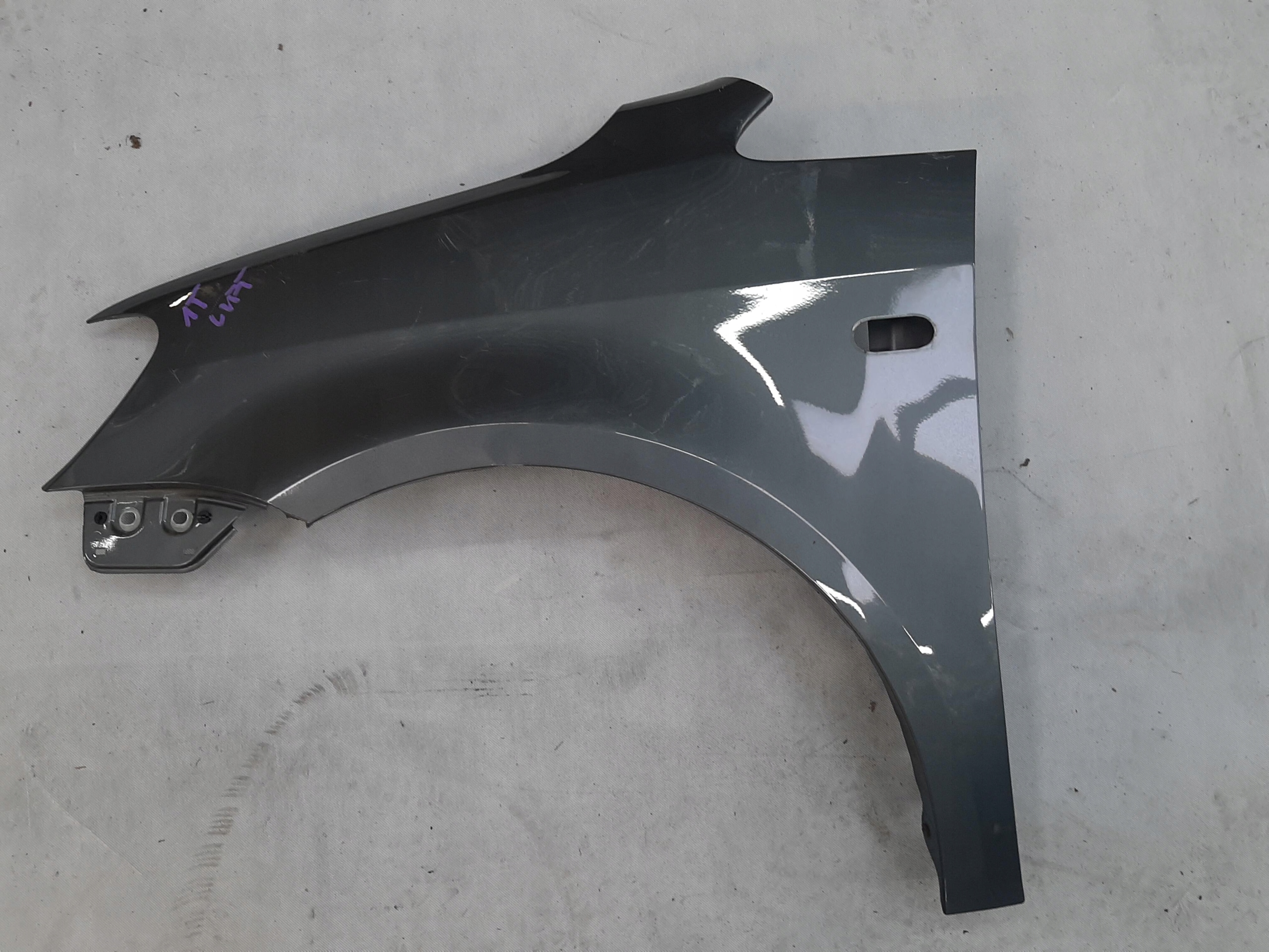 VW CADDY 10-15 POSZYCIE BŁOTNIKA BŁOTNIK LEWY PRZEDNI PRZÓD 1T0821155
