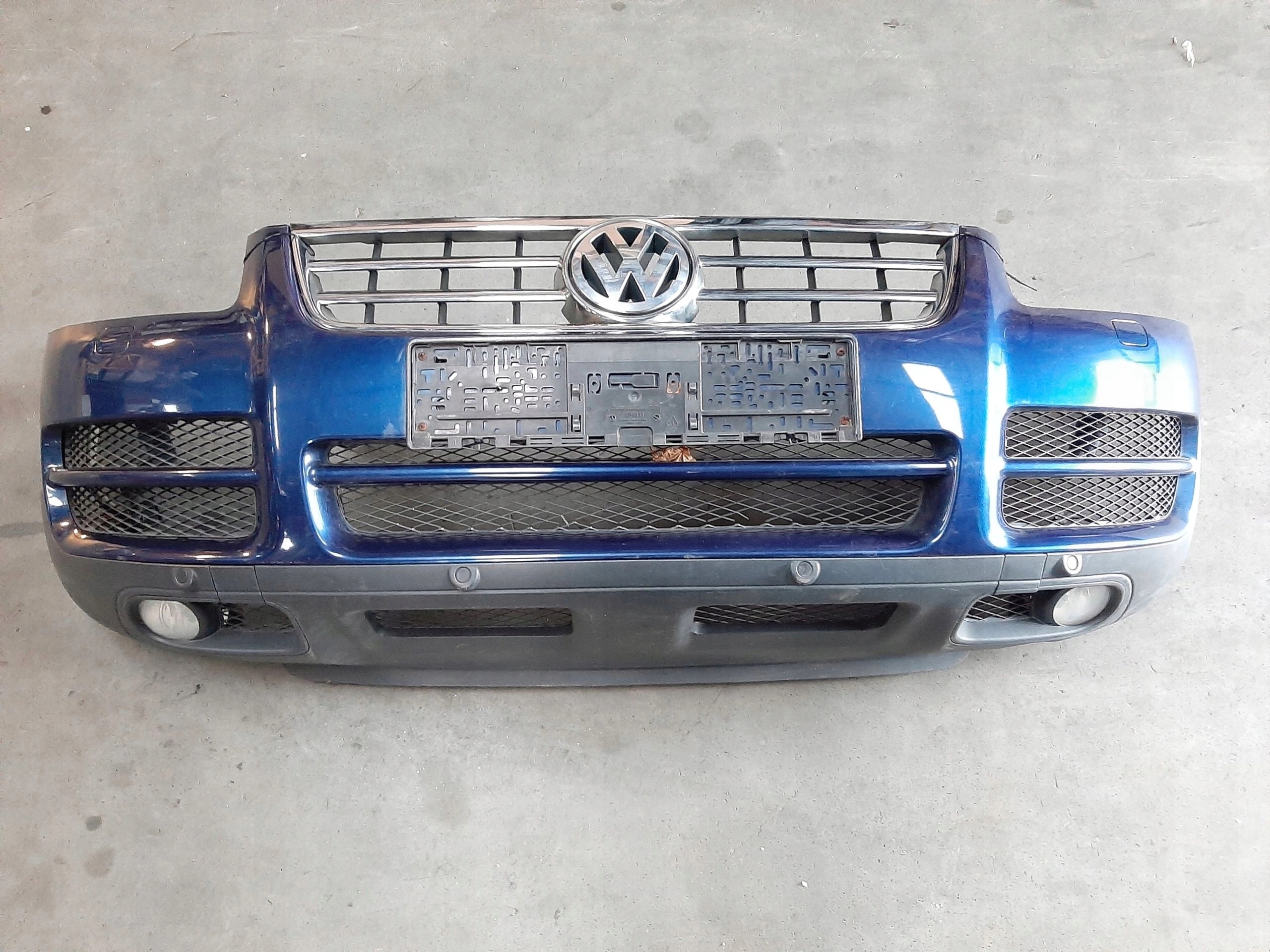 VW TOUAREG ZDERZAK PRZÓD PRZEDNI KOMPLETNY 7L6807217R