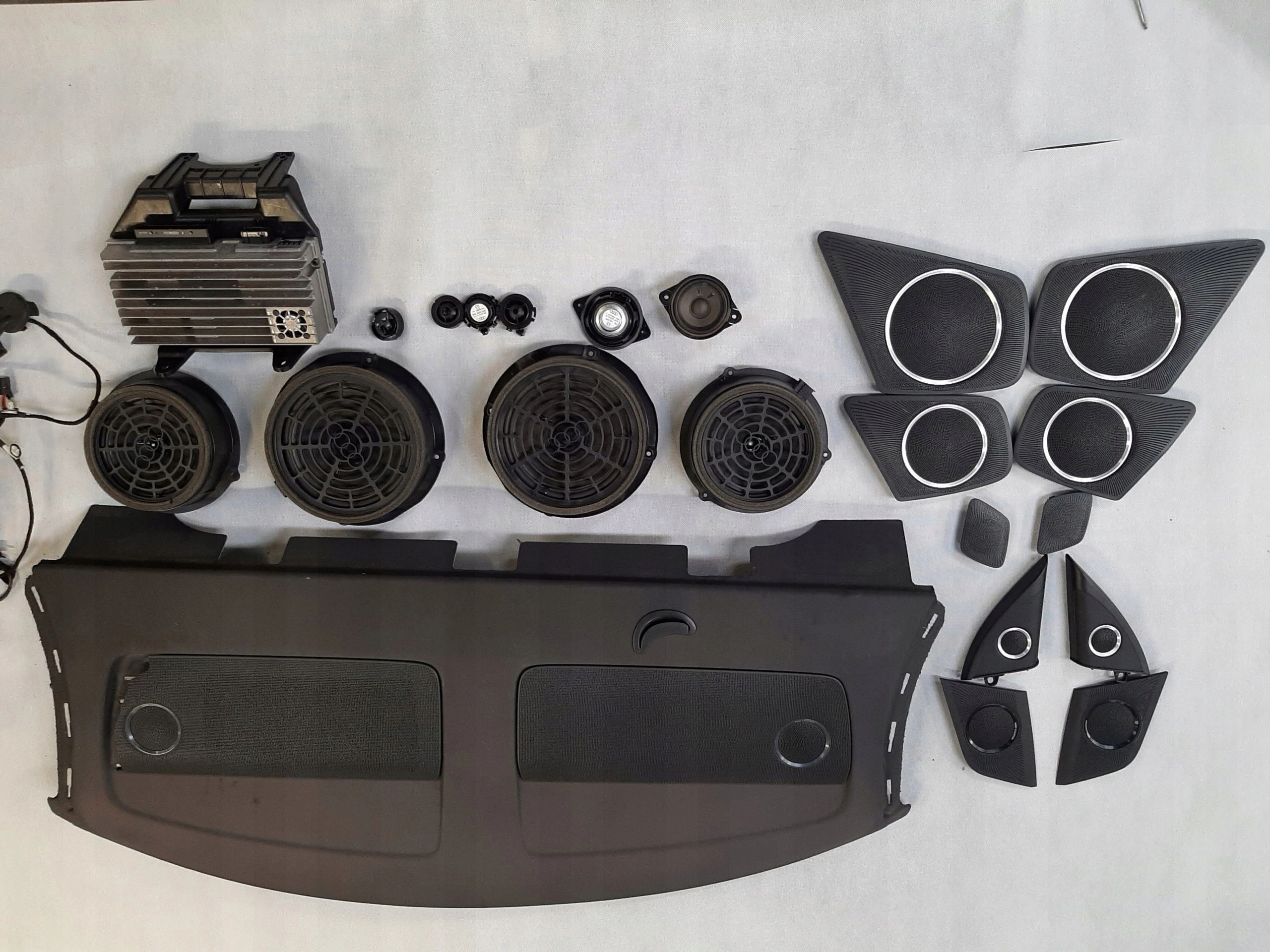 AUDI A4 B8 SEDAN KOMPLET NAGŁOŚNIENIA BG&OLUFSEN 8T0035223AN 8K5863411T