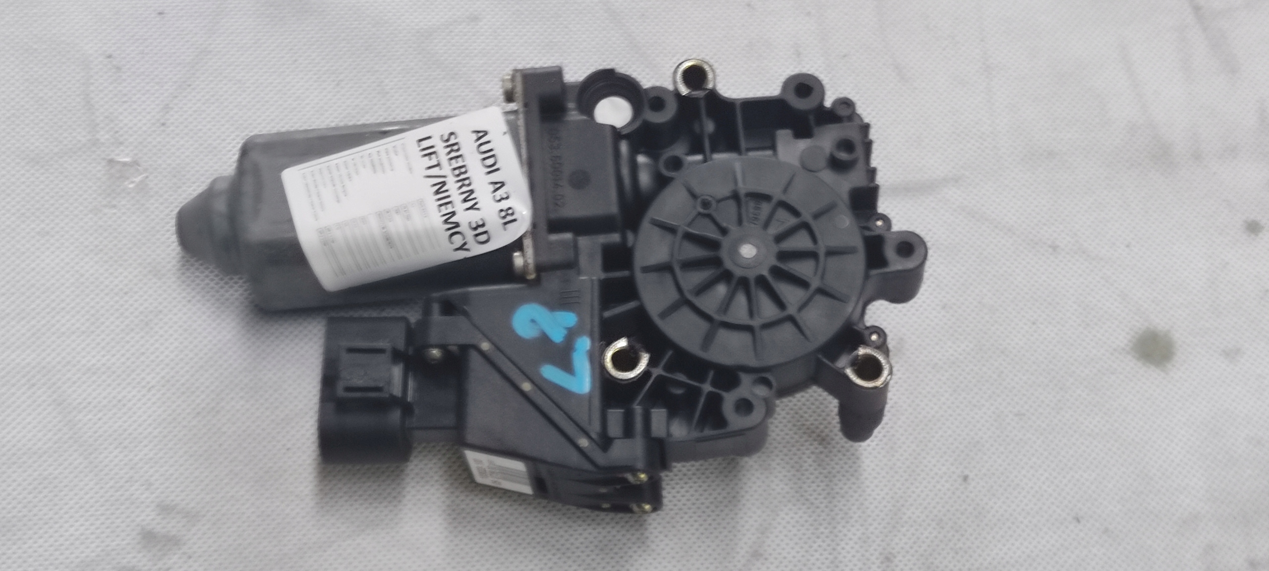 AUDI A3 8L SILNICZEK PODNOSZENIA SZYBY LEWY PRZÓD 8L3959801