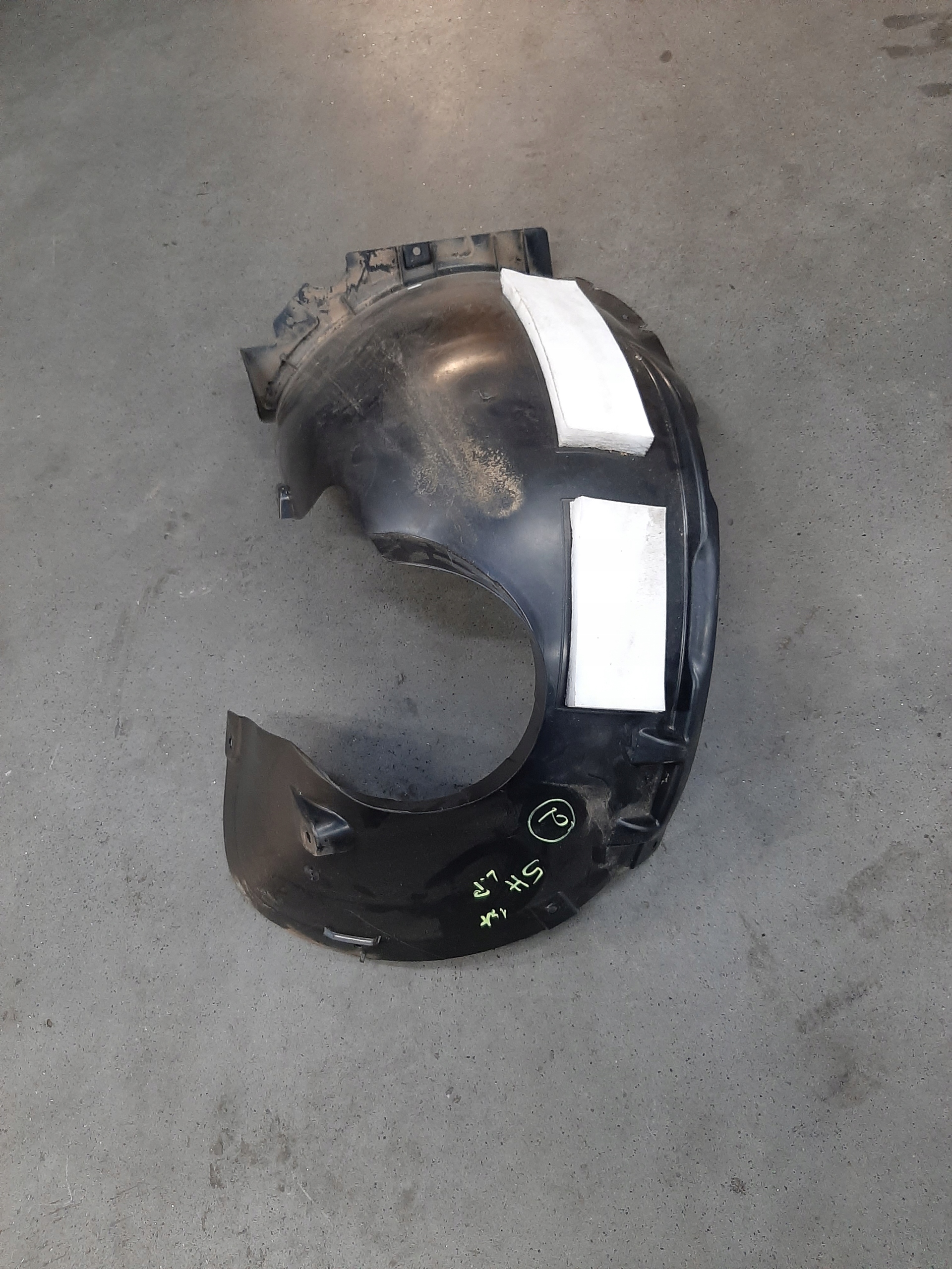 VW GOLF VIII OSŁONA PRZECIWBŁOTNA NADKOLE PRZEDNIE LEWE 5H0805969A