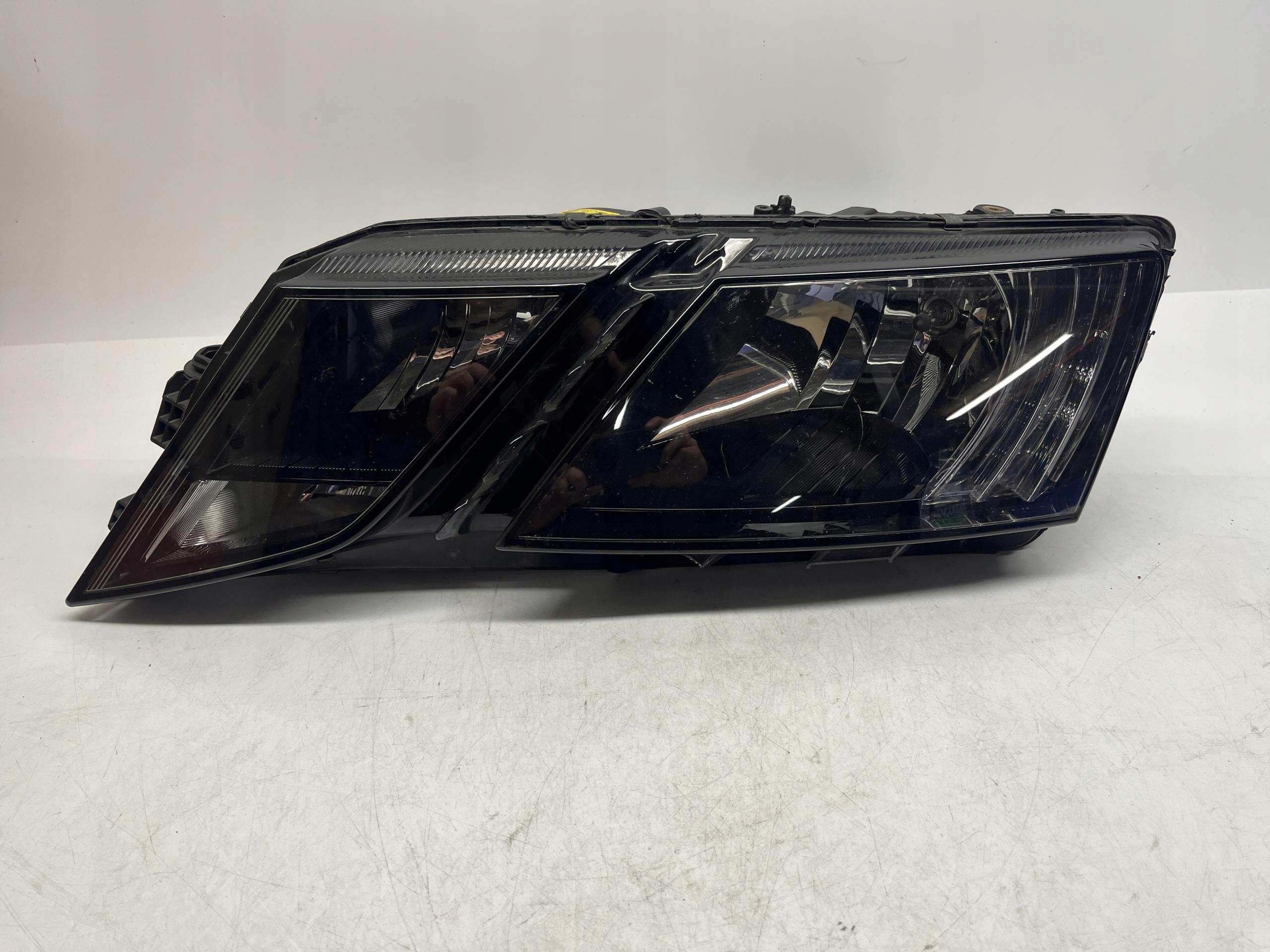 SKODA Octavia Reflektor Lampa Przód LEWY 5E1941015C