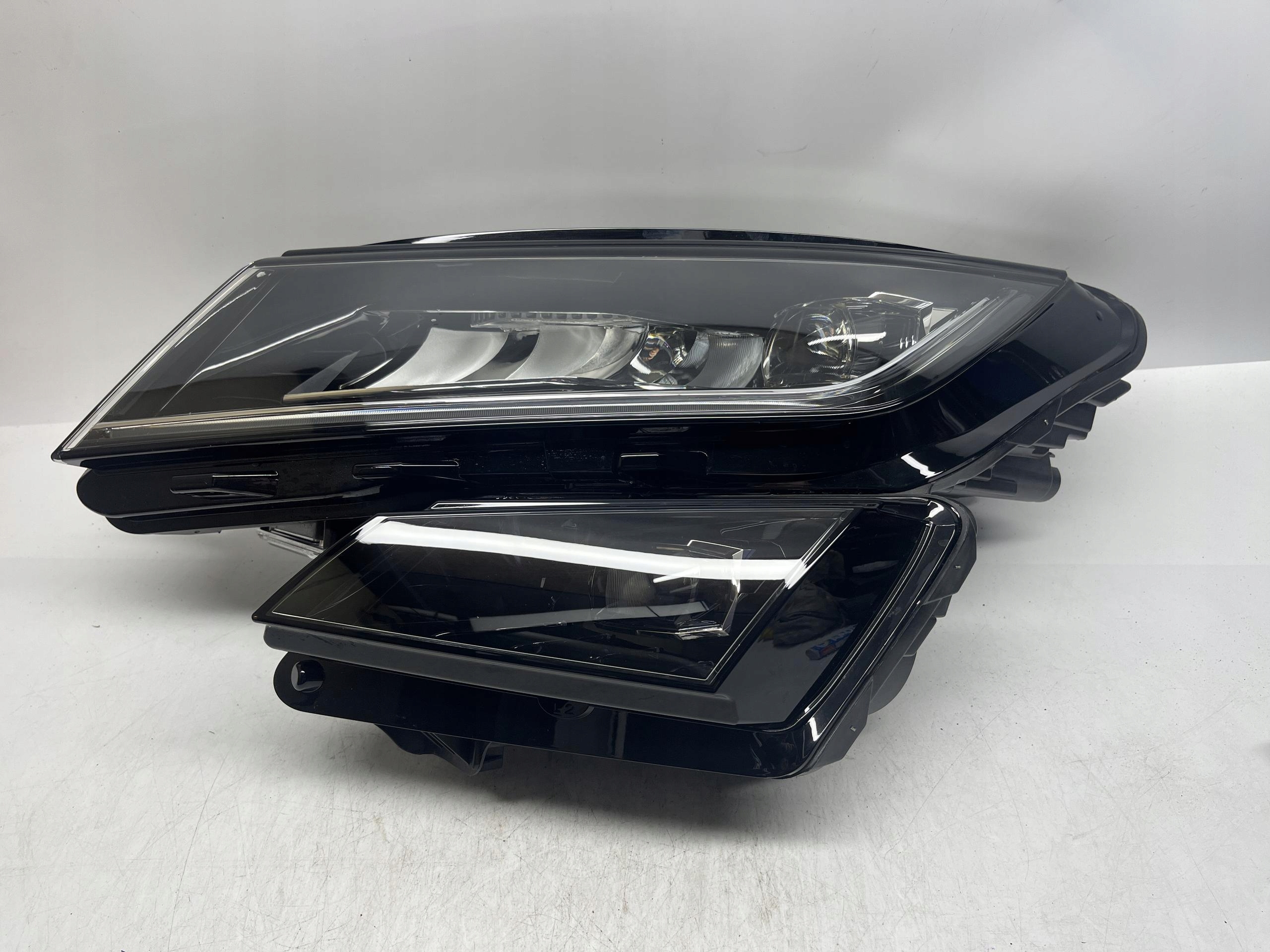 SKODA Kodiaq Reflektor Lampra Przód Lewy Led 566941015E