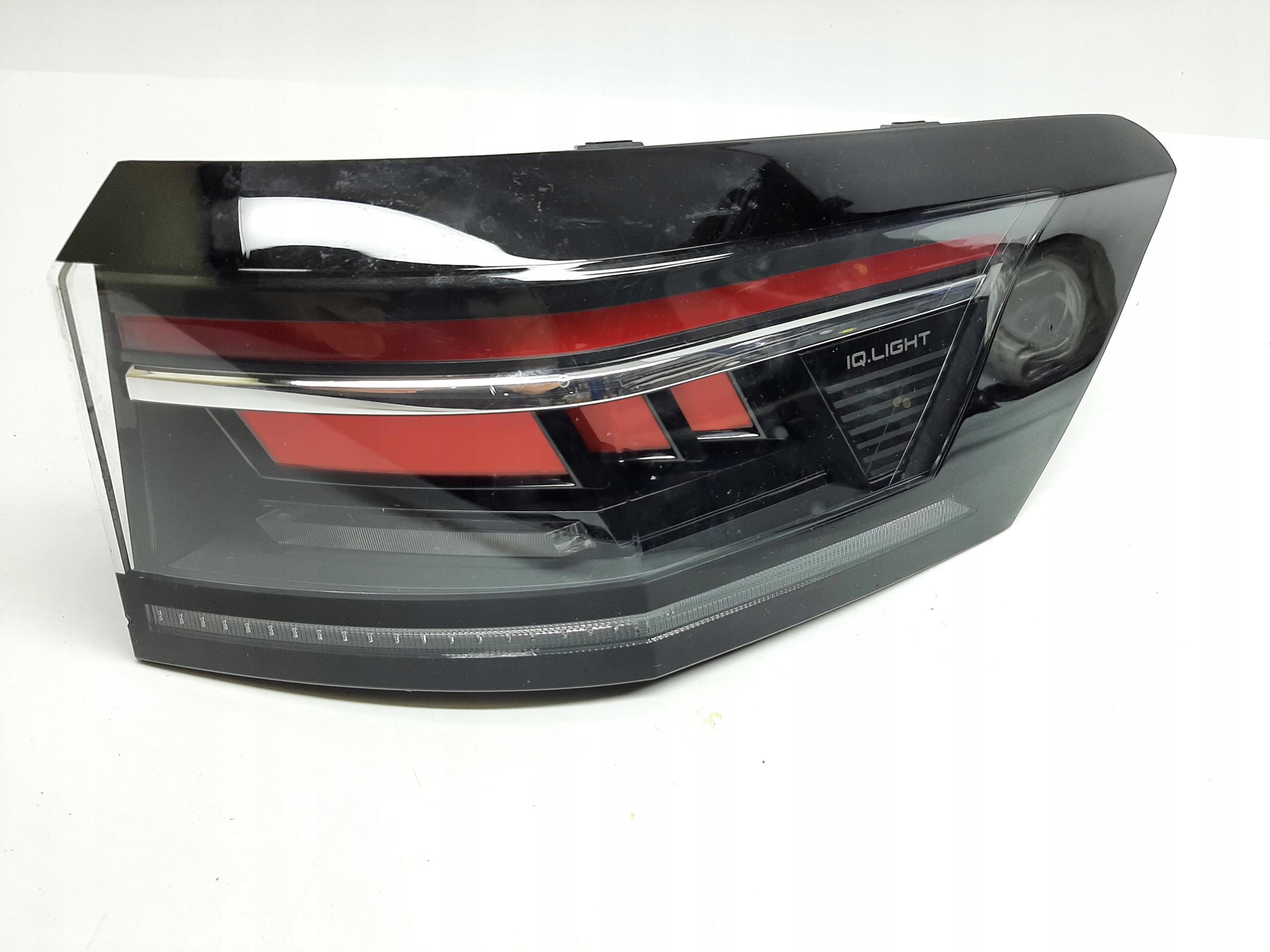VW PASSAT B9 KOMBI LAMPA PRAWA TYLNA TYŁ IQ LIGHT LED 3J0945208