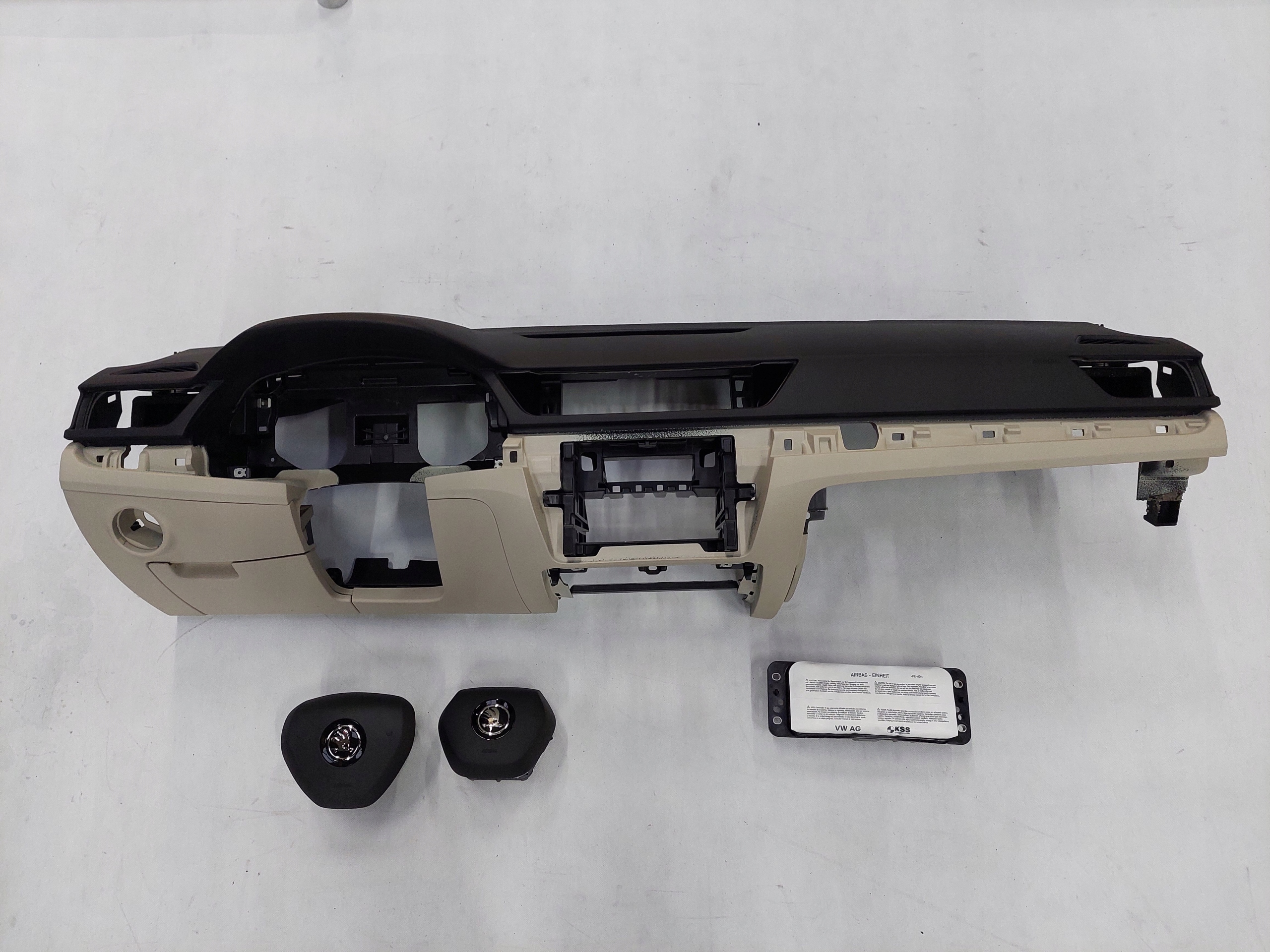 SKODA SUPERB 3V0857069 deska konsola AIR-BAG