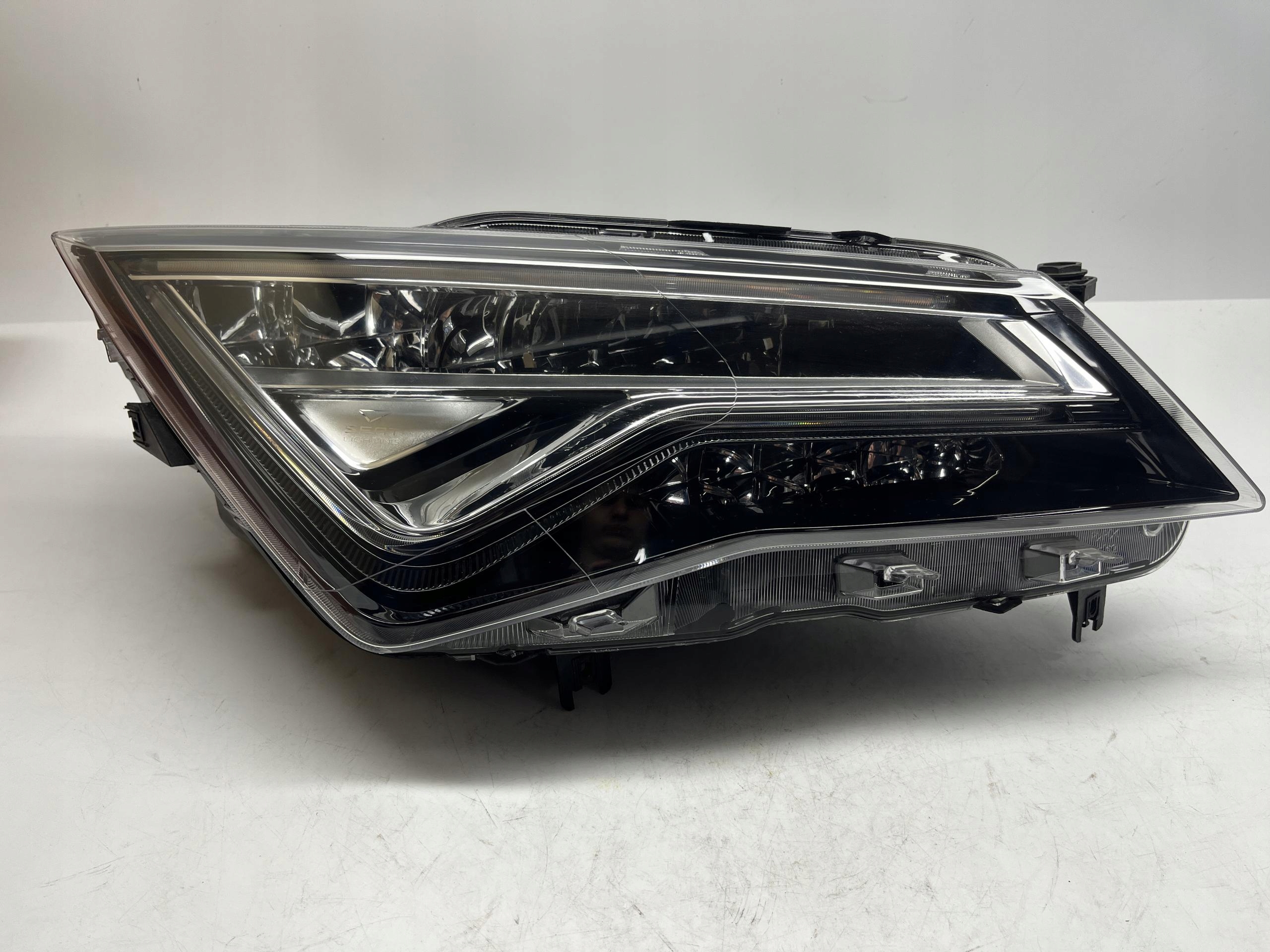 SEAT ATECA LAMPRA REFLEKOTR PRZEDNI PRAWY LED 576941008F