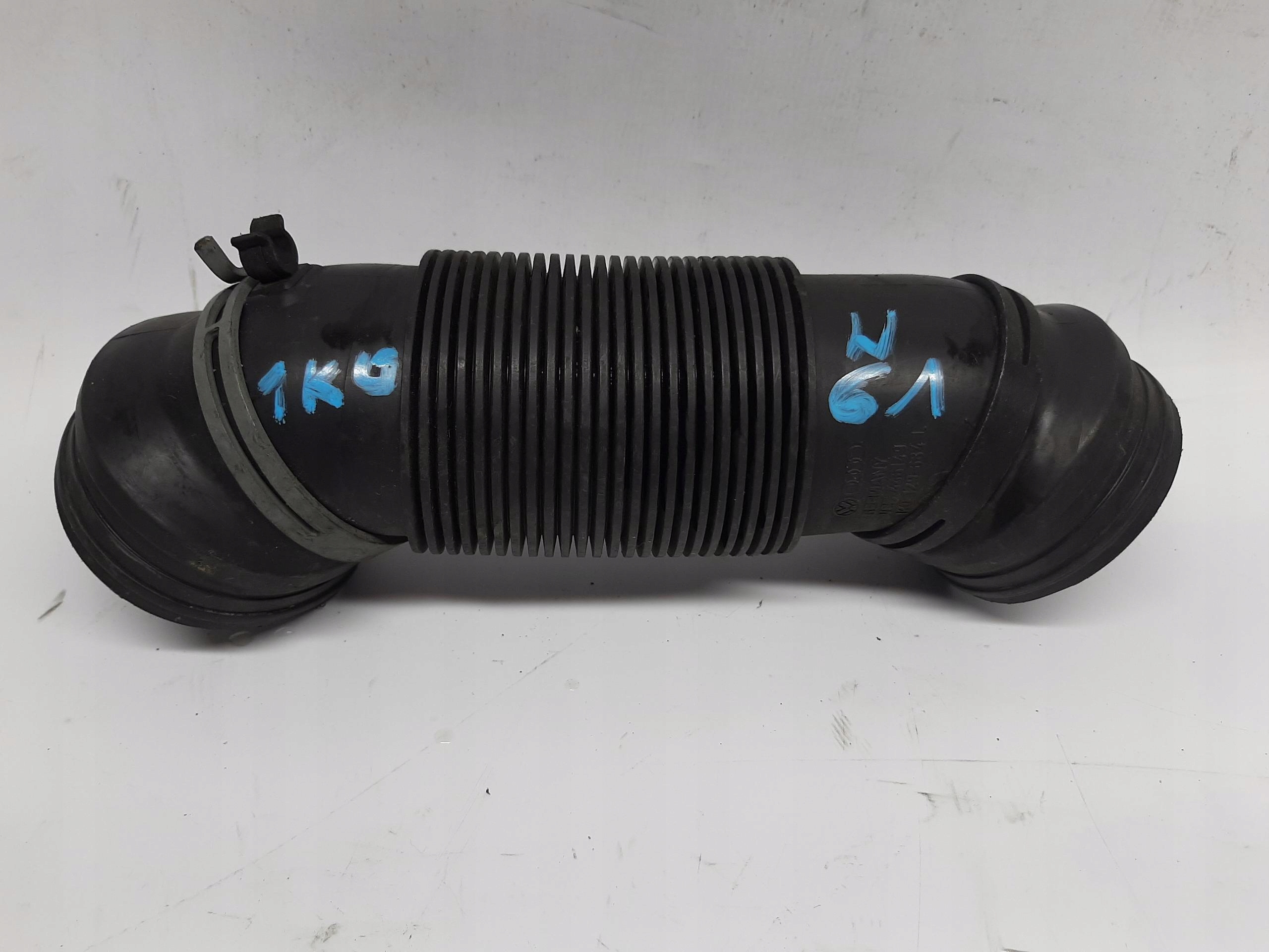 VW GOLF V AUDI A3 8P 2.0 TFSI TDI WĄŻ RURA PRZEWÓD POWIETRZA 1K0129684L