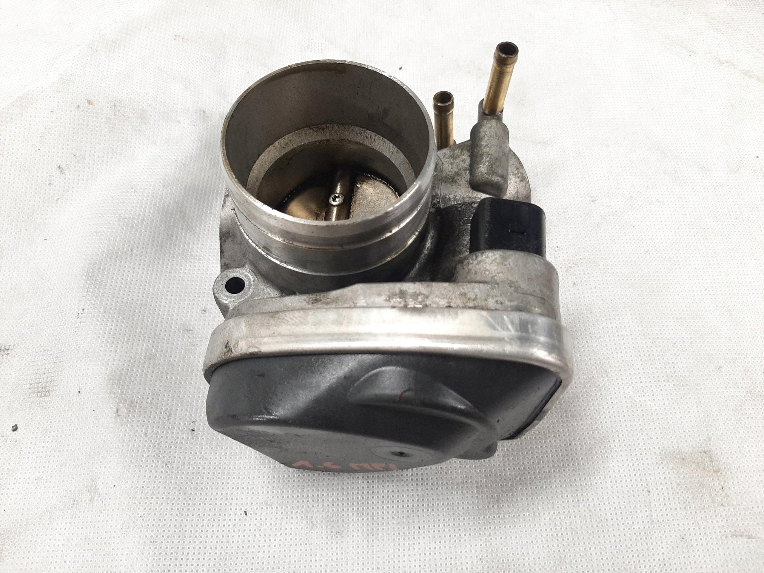 AUDI A3 8P PRZEPUSTNICA 1.6 BGU 06A133062AB