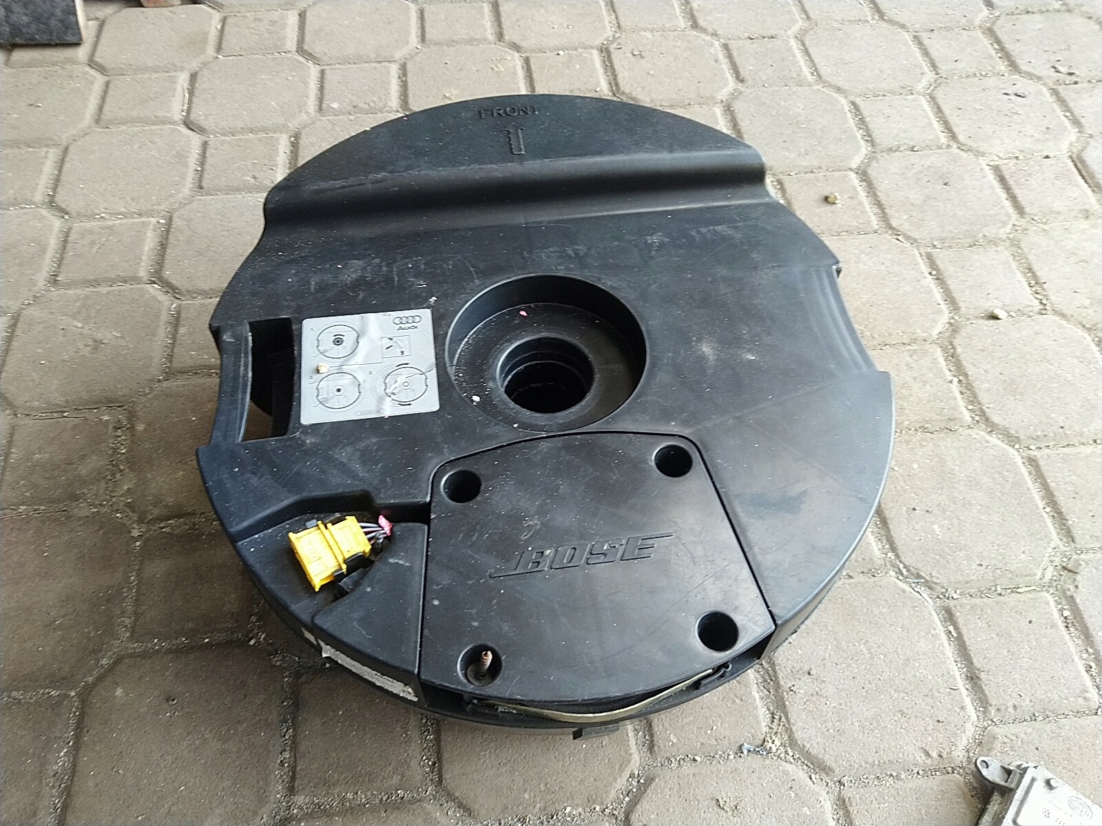 AUDI Q7 SUBWOOFER GŁOŚNIK NISKOTONOWY BOSE 4L0035382A