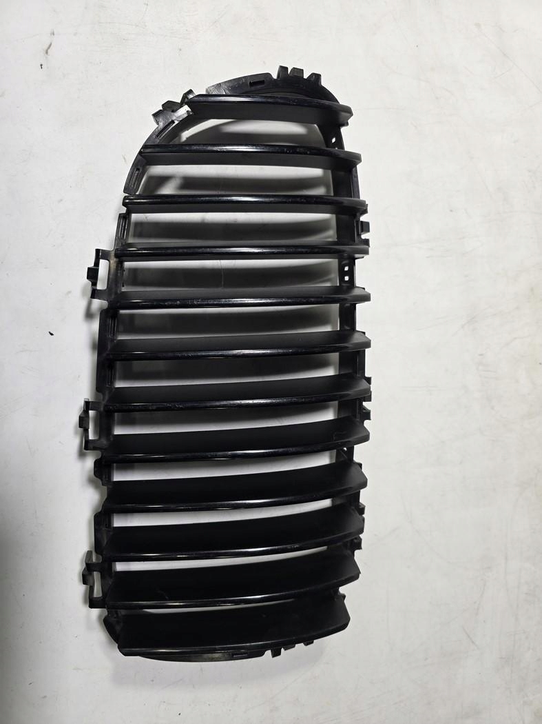 BMW F10 F11 GRILL ATRAPA NERKA LEWA 51712165539