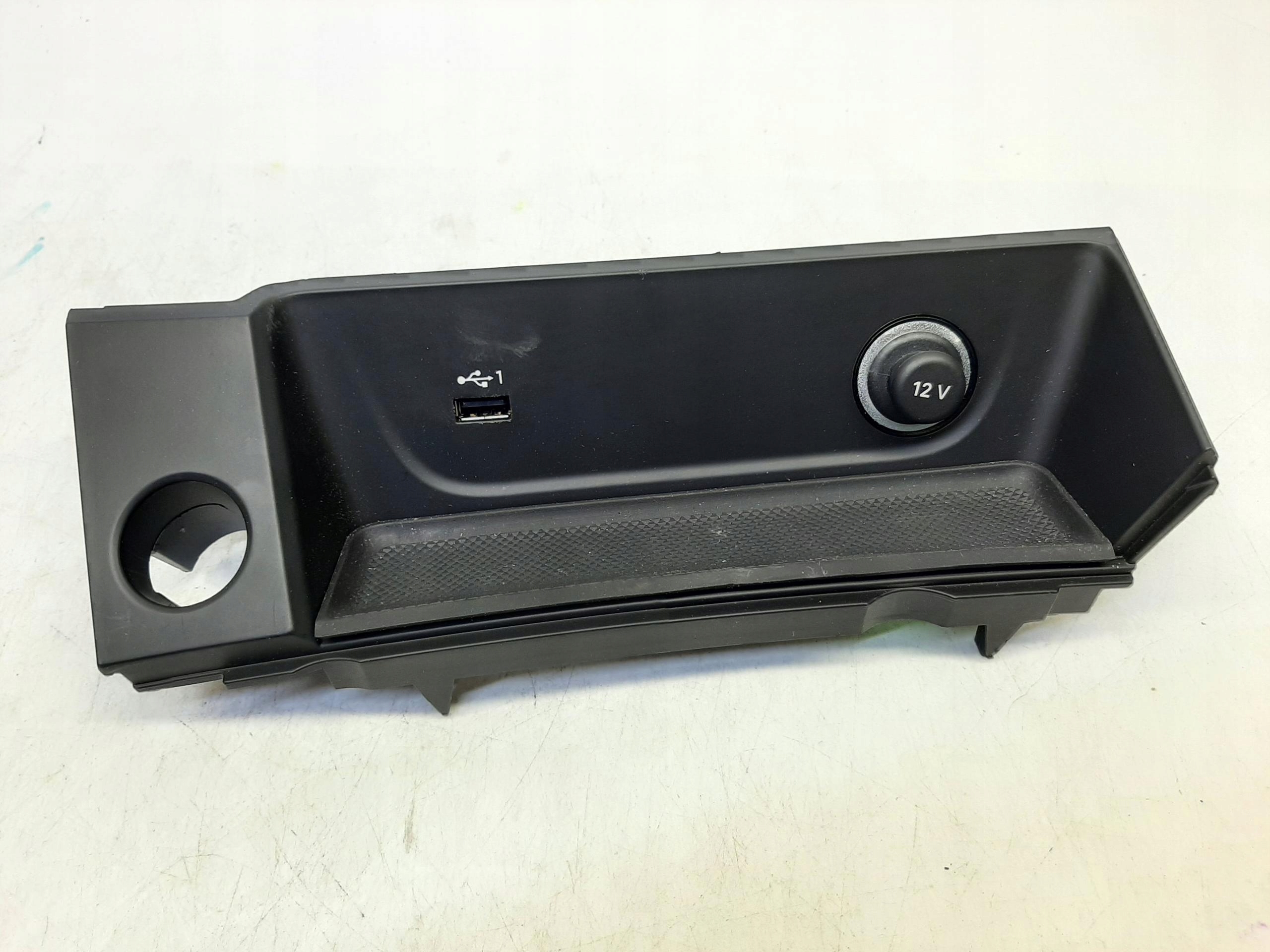 AUDI A5 SPORTBACK II LIFT 2021- PORT GNIAZDO USB 12V 8W1864131C