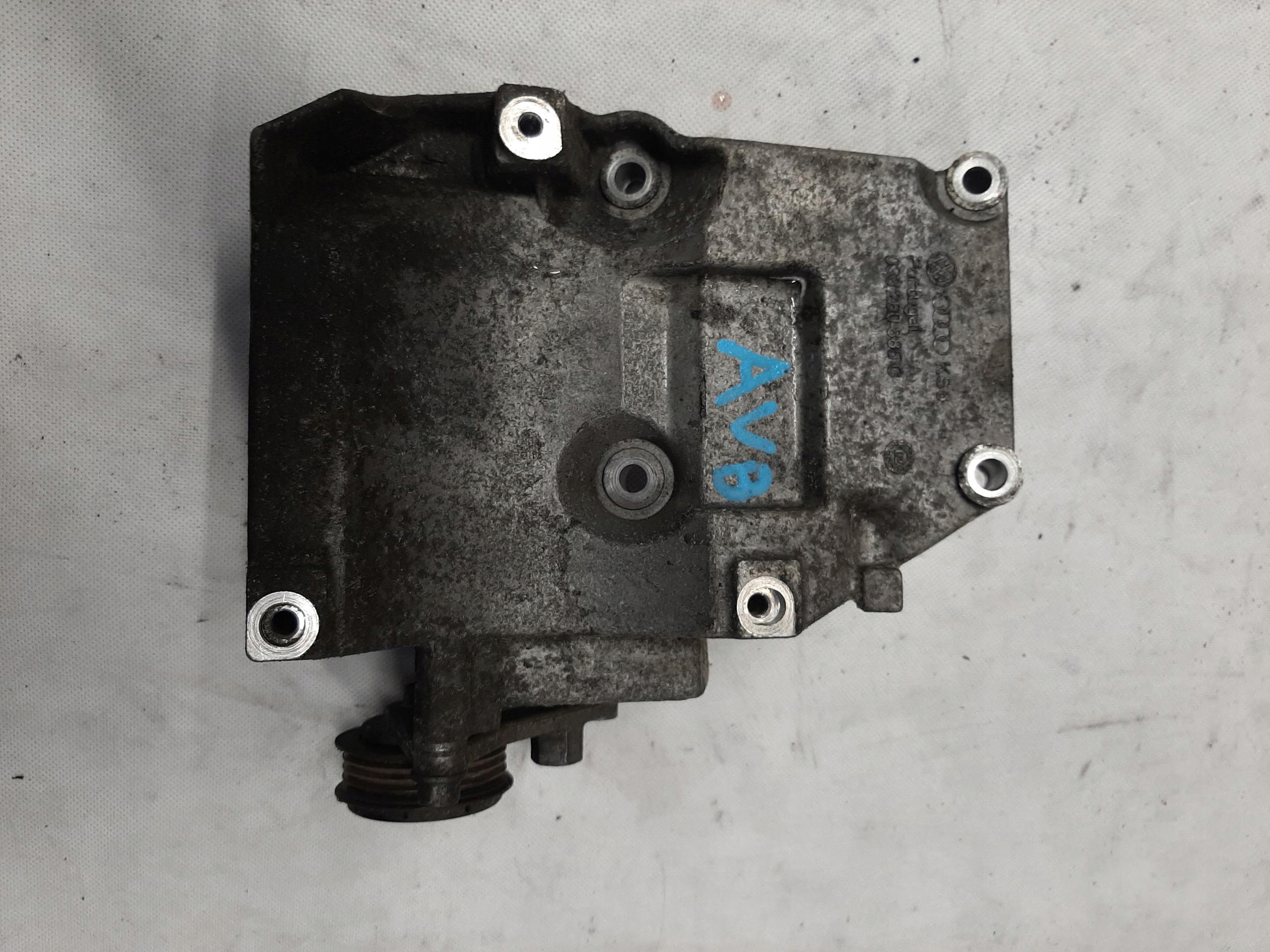 VW PASSAT B5 B7 AUDI A4 B6 1.9 TDI ŁAPA MOCOWANIE SPRĘŻARKI 038260885C
