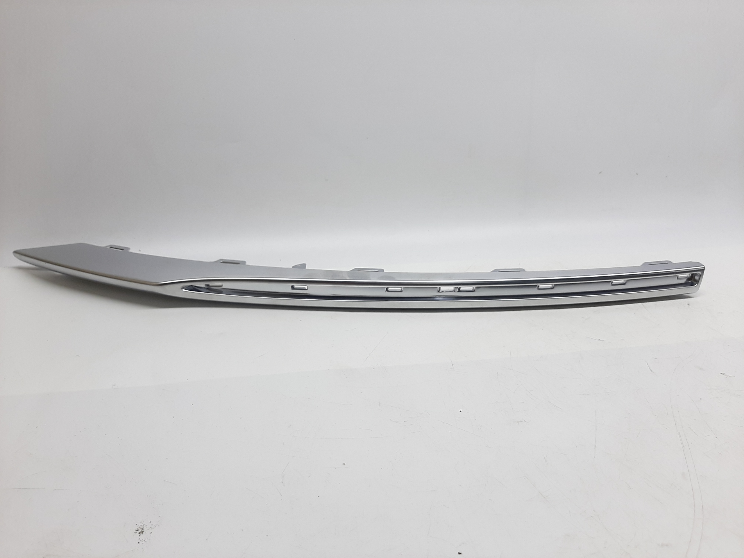 AUDI A7 S-LINE CHROM DEKOR KRATKI ZDERZAK 4G8807682D BLENDA