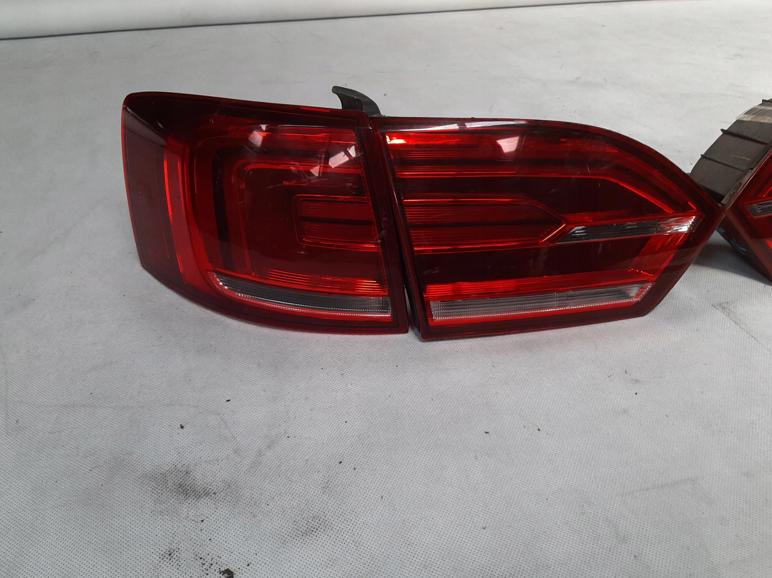 VW JETTA III LAMPY TYLNE TYŁ LEWY 5C6945307 5C6945207A lewa strona dwie
