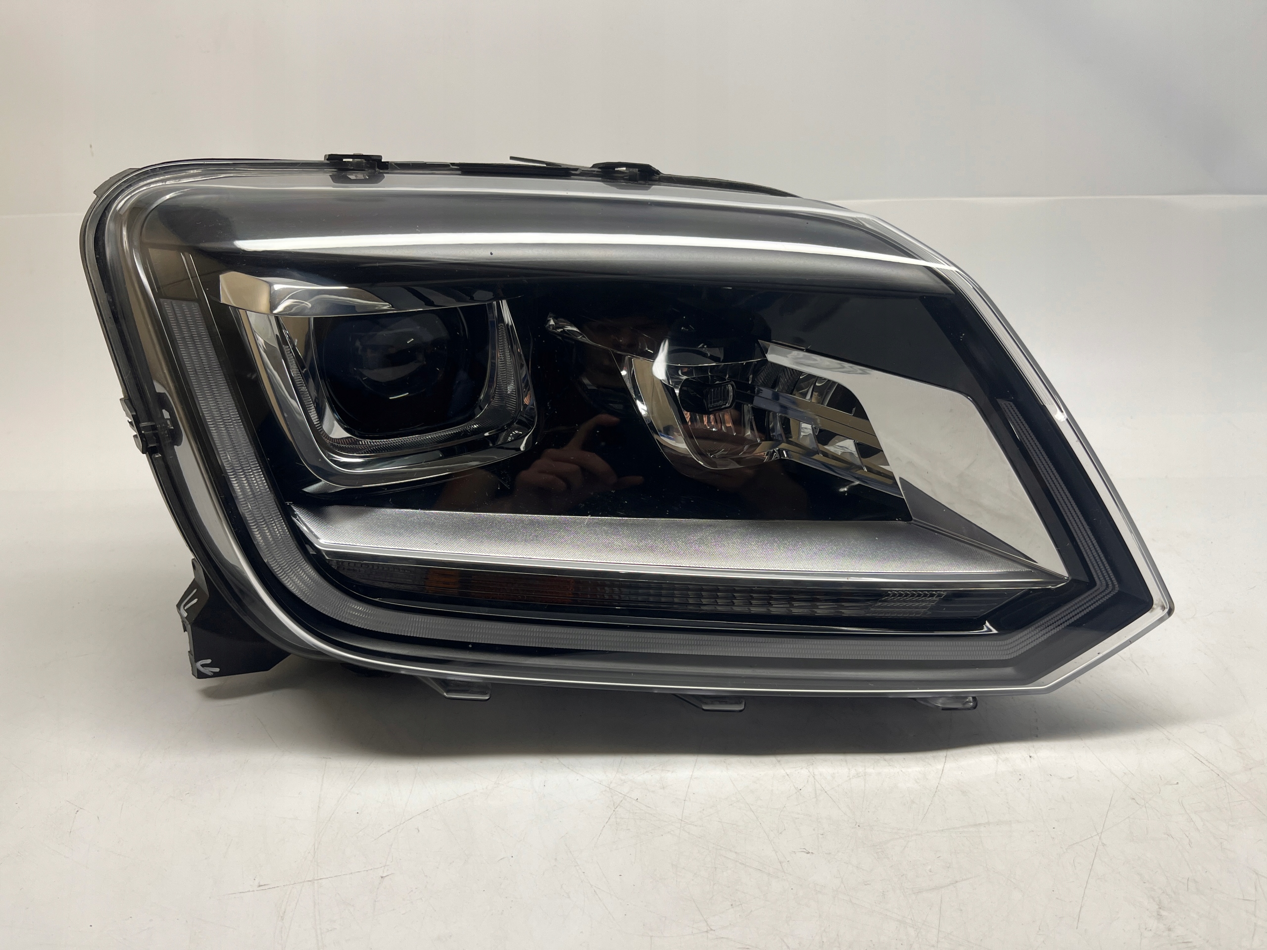 VOLKSWAGEN AMAROK REFLEKTOR LAMPA PRAWA PRZEDNIA XENON LED 2H3941032B