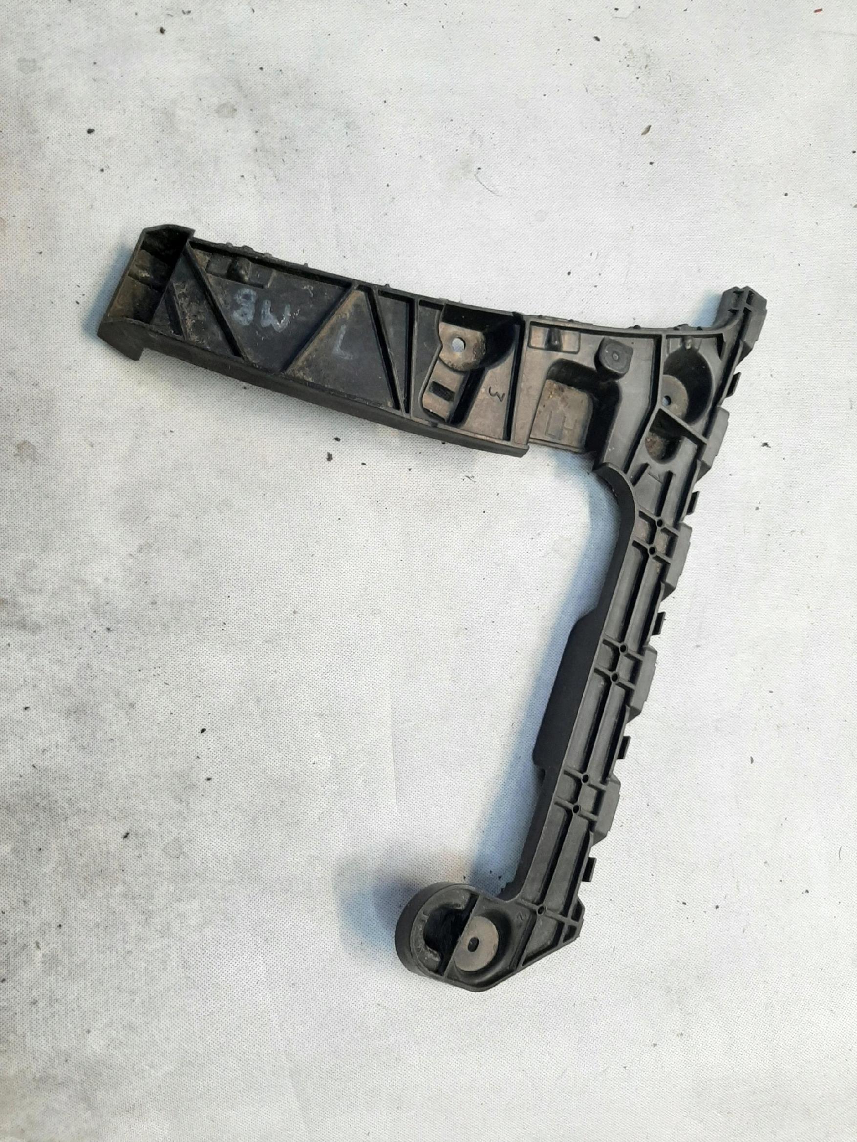 AUDI A4 B9 AVANT ŚLIZG MOCOWANIE ZDERZAKA PROWADZENIE LEWY TYŁ 8W9807453