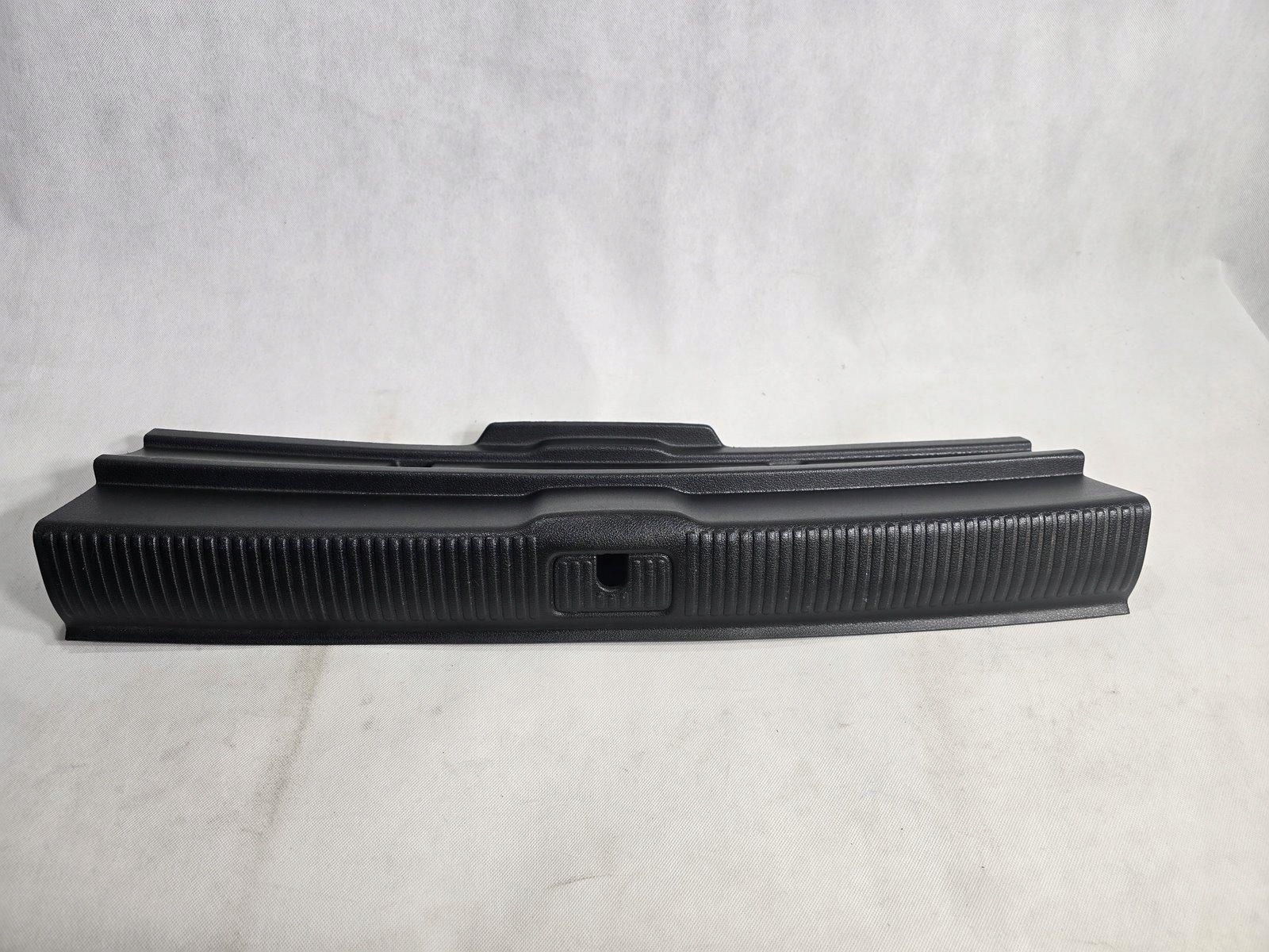AUDI A3 S3 8V SPORTBACK OSŁONA PASA TYLNEGO TYŁ MASKOWNICA 8V4863471