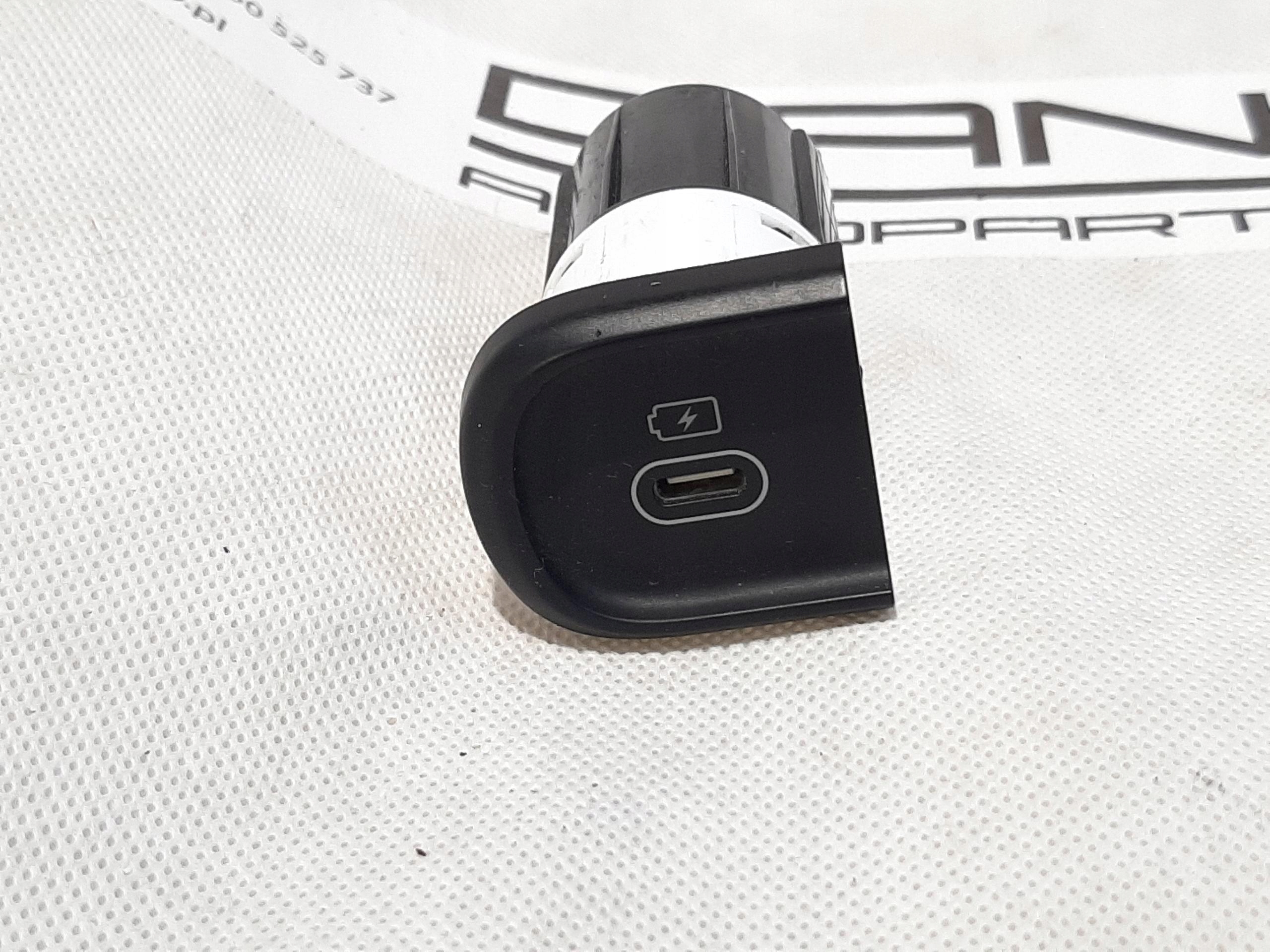 KIA SPORTAGE V 2021- 1.6 T-GDI HYBRID GNIAZDO USB C 96125-P1500