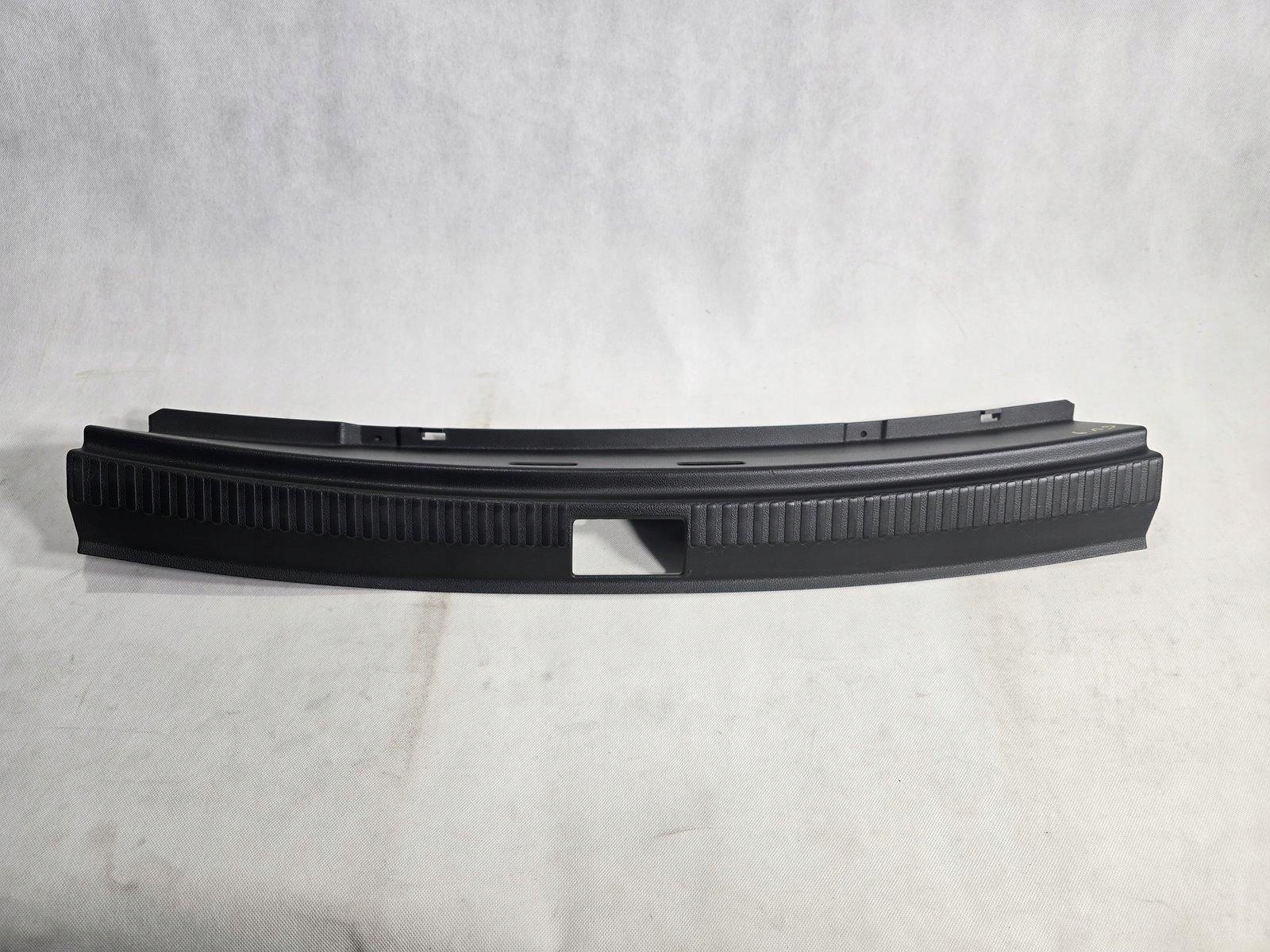 SKODA FABIA III KOMBI OSŁONA PASA TYLNEGO TYŁ MASKOWNICA 6V9863459