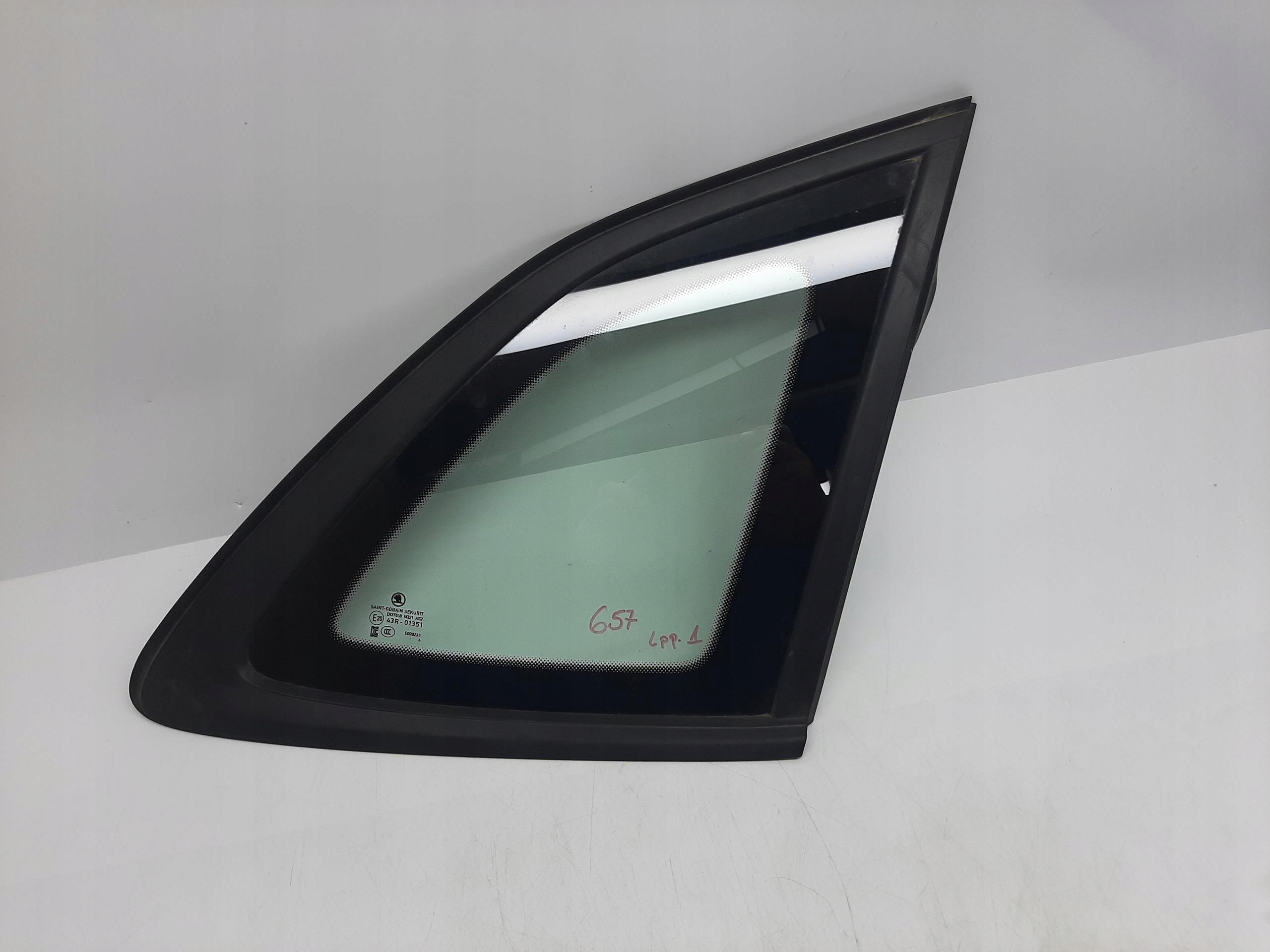 SKODA SCALA SZYBA KAROSERYJNA PRAWY TYŁ 657845298