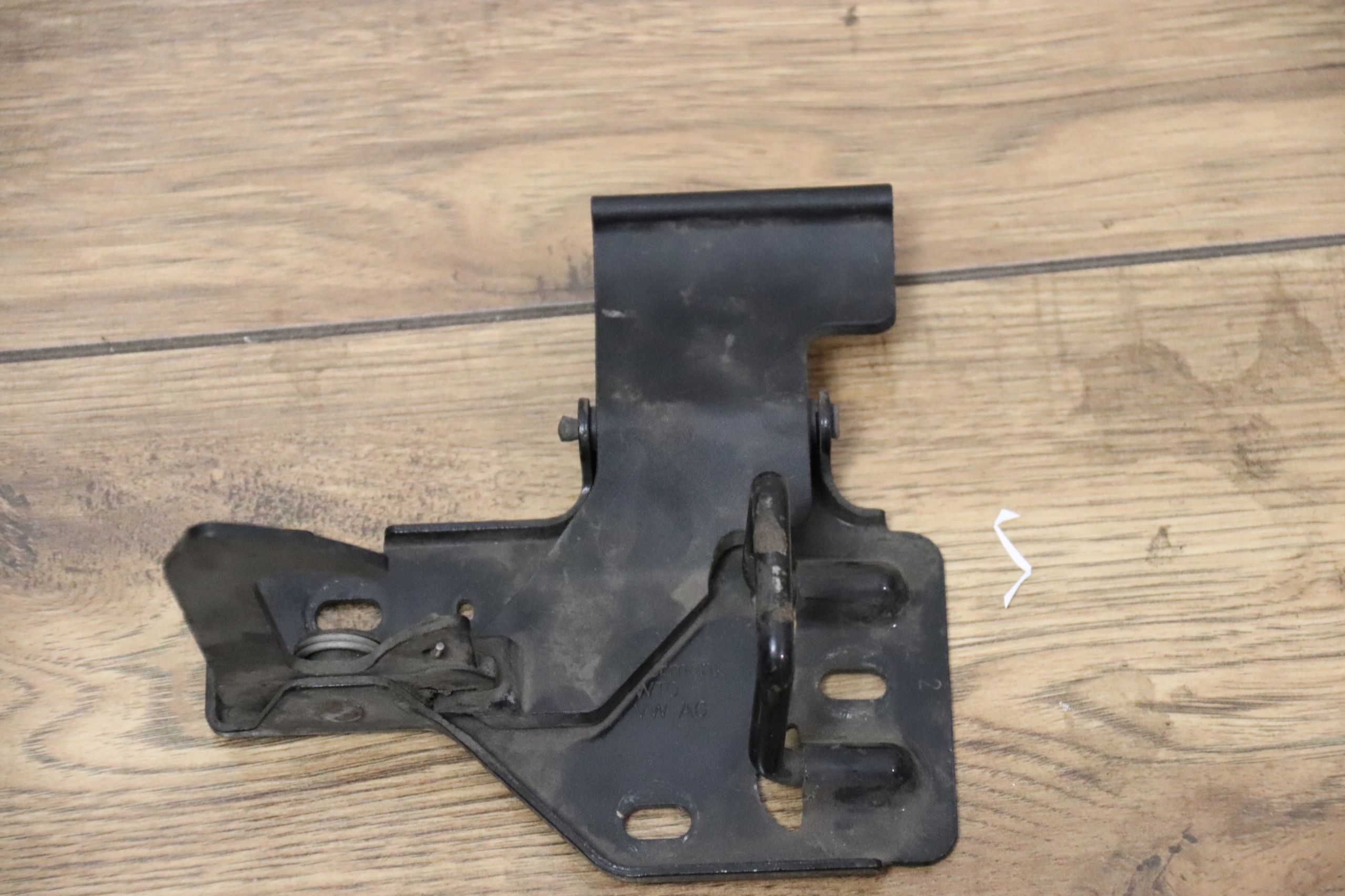 Vw Polo 9N Rygiel Maski Klamka Zamek Maski Pokrywy Silnika 6Q0823480B