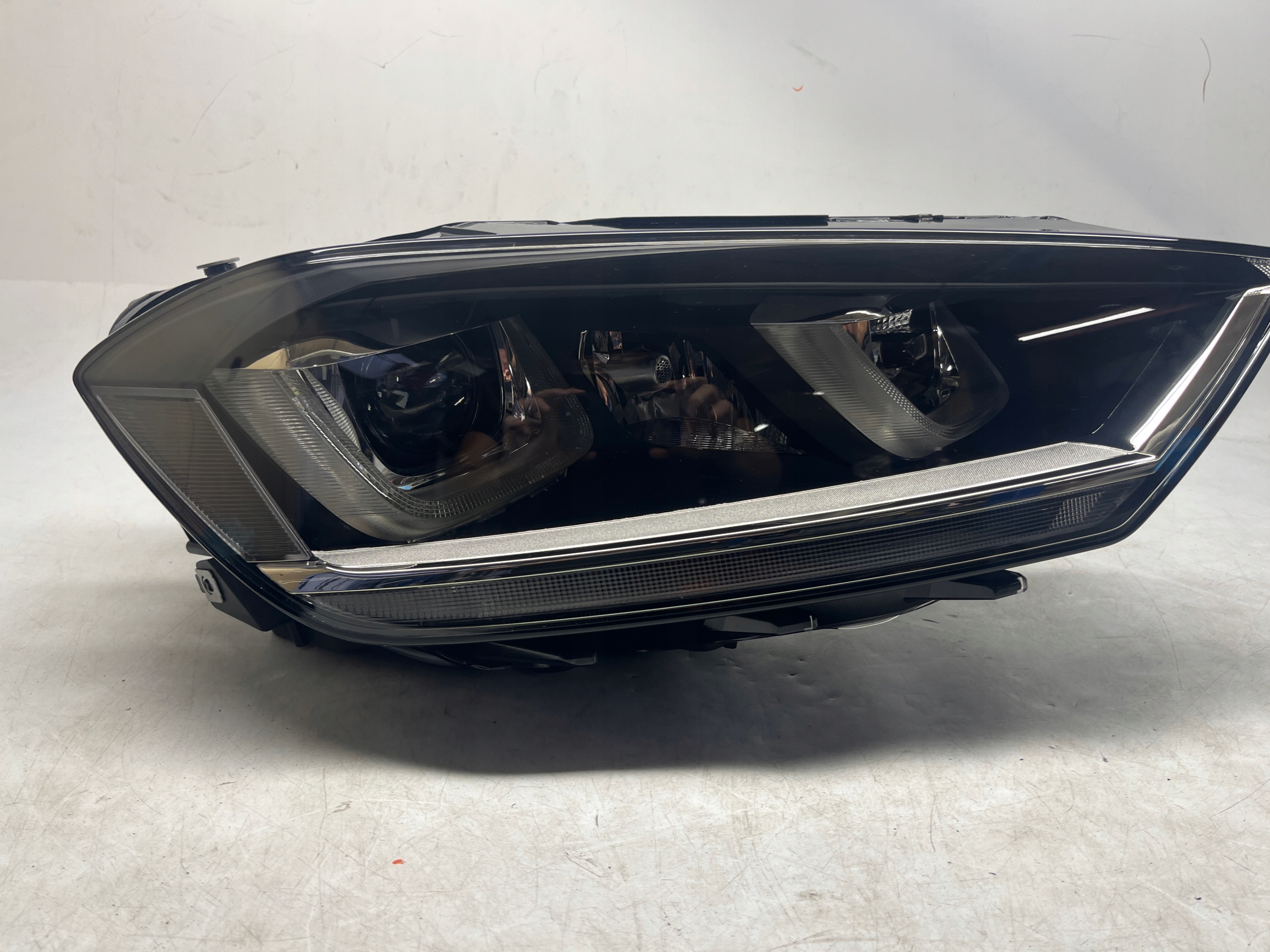 VW GOLF SPORTSVAN REFLEKTOR XENON LAMPA PRZÓD PRZEDNIA PRAWA 517941044A