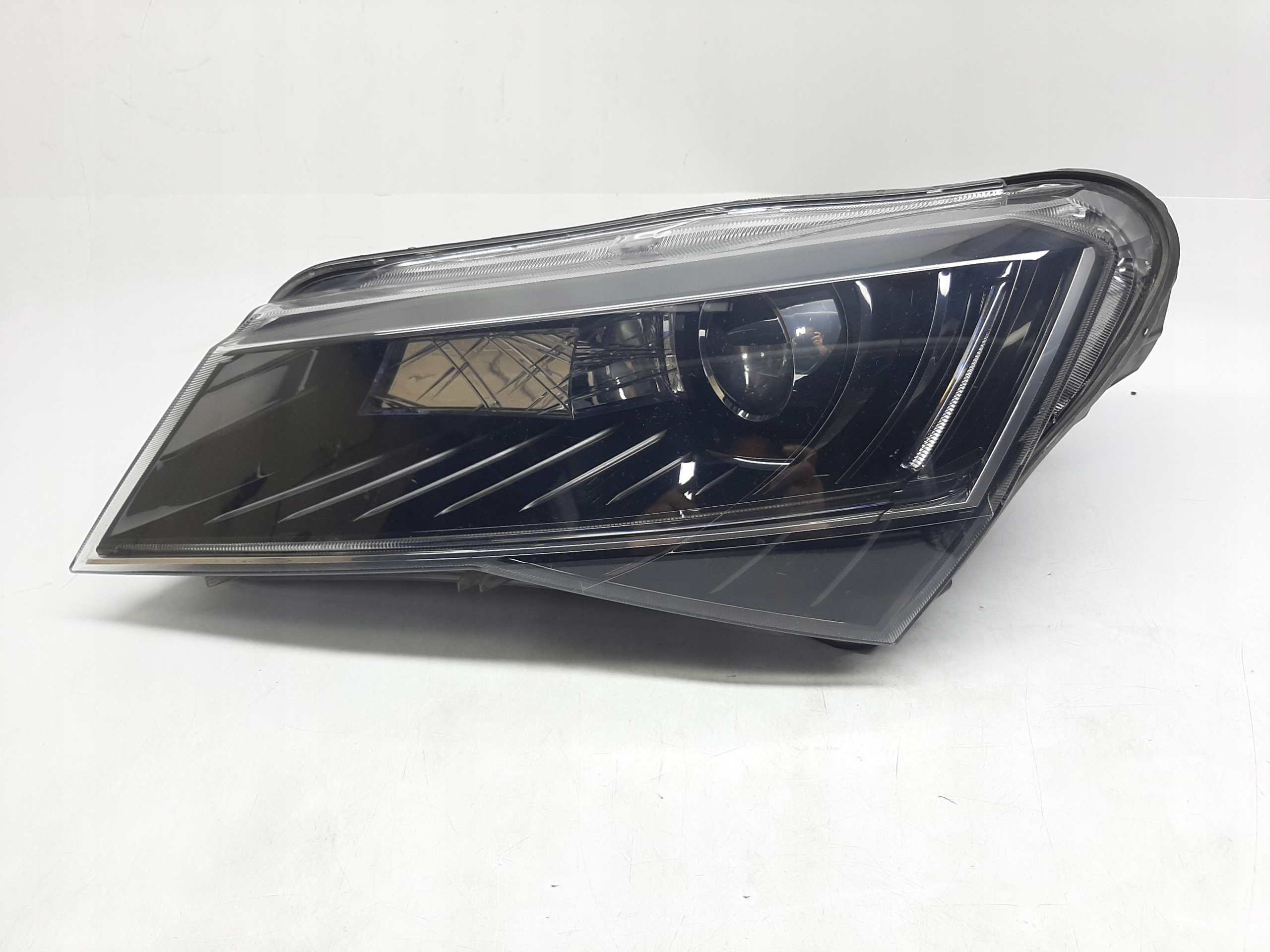 SKODA SUPERB III LAMPA REFLEKTOR LEWY PRZÓD PRZEDNI XENON 3V1941015B