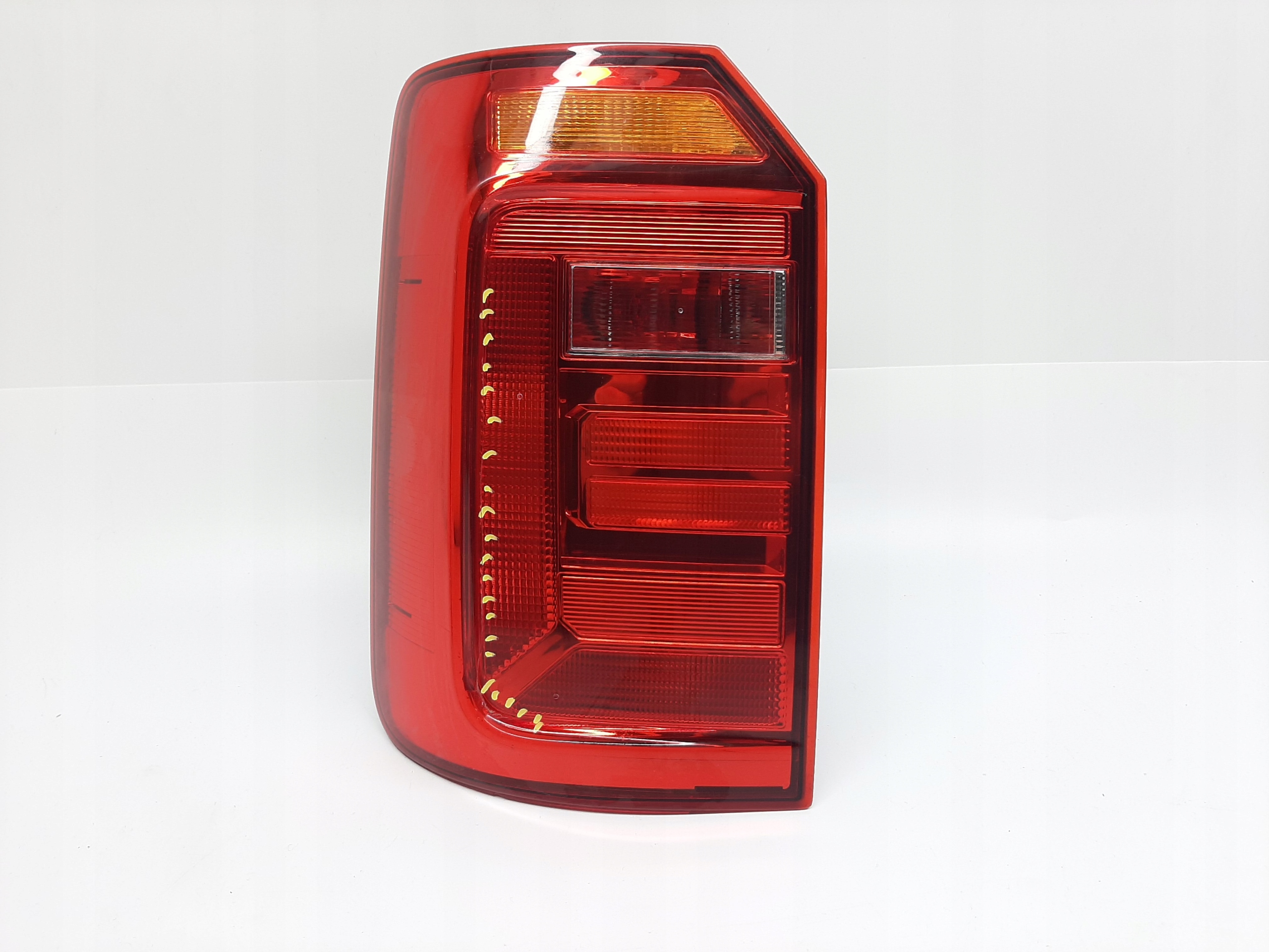 VW CADDY LAMPA TYŁ TYLNA LEWA 2K1945095J