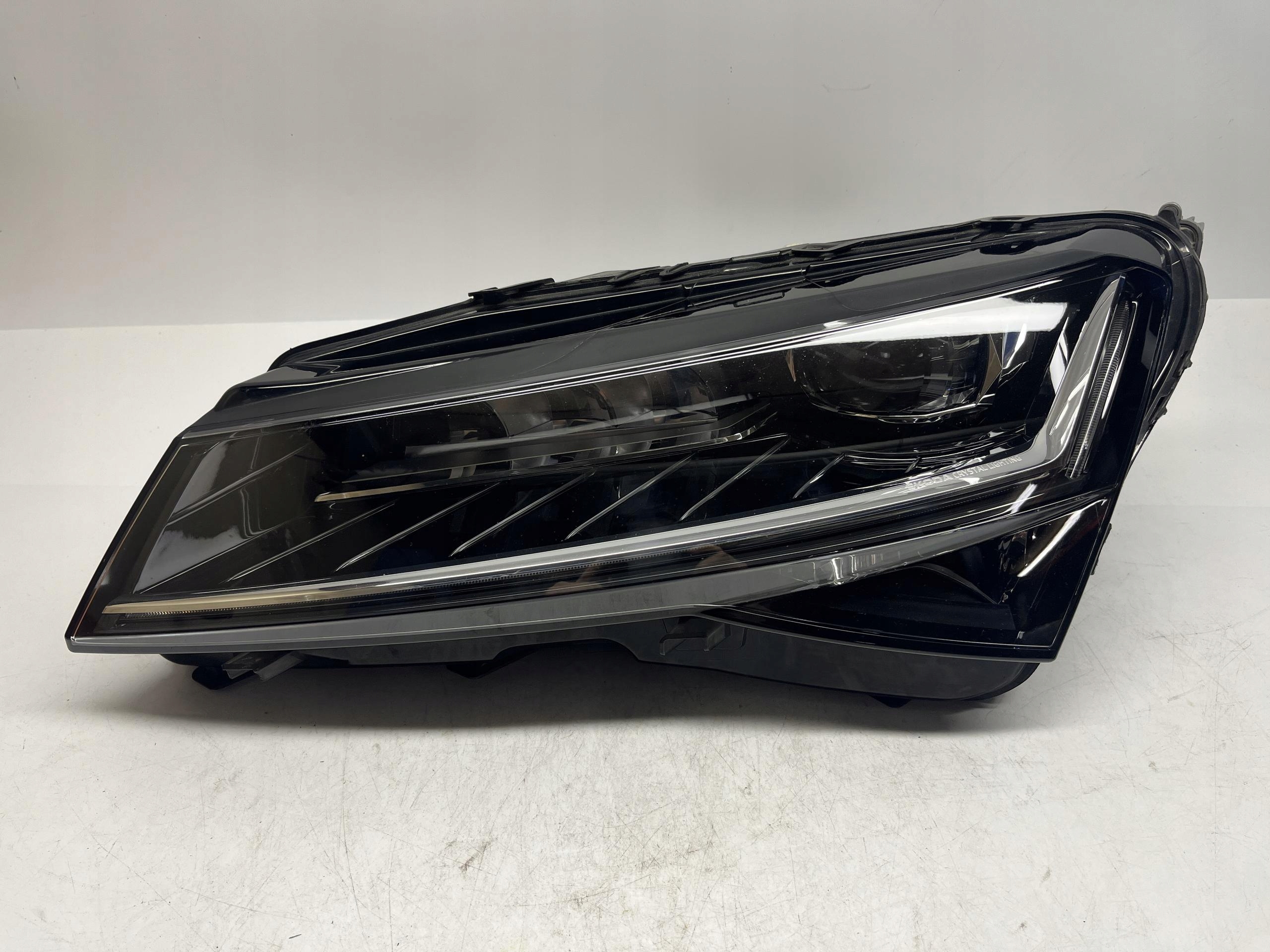 SKODA Superb Reflektor Lampa Przód LEWY LED 3V1941015D