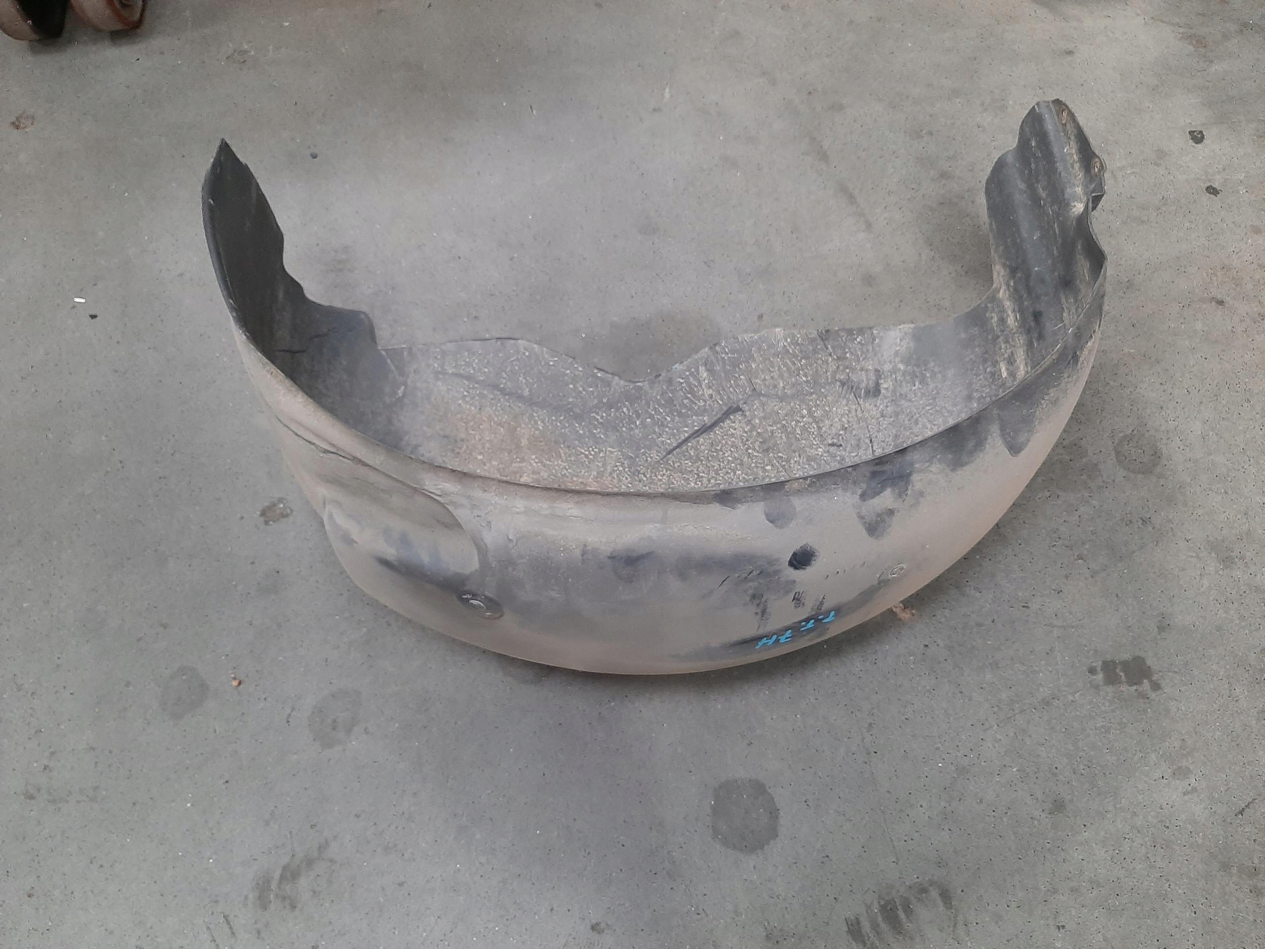 VW TRANSPORTER T5 NADKOLE OSŁONA PRZECIWBŁOTNA PRAWY TYŁ 7H0810972B