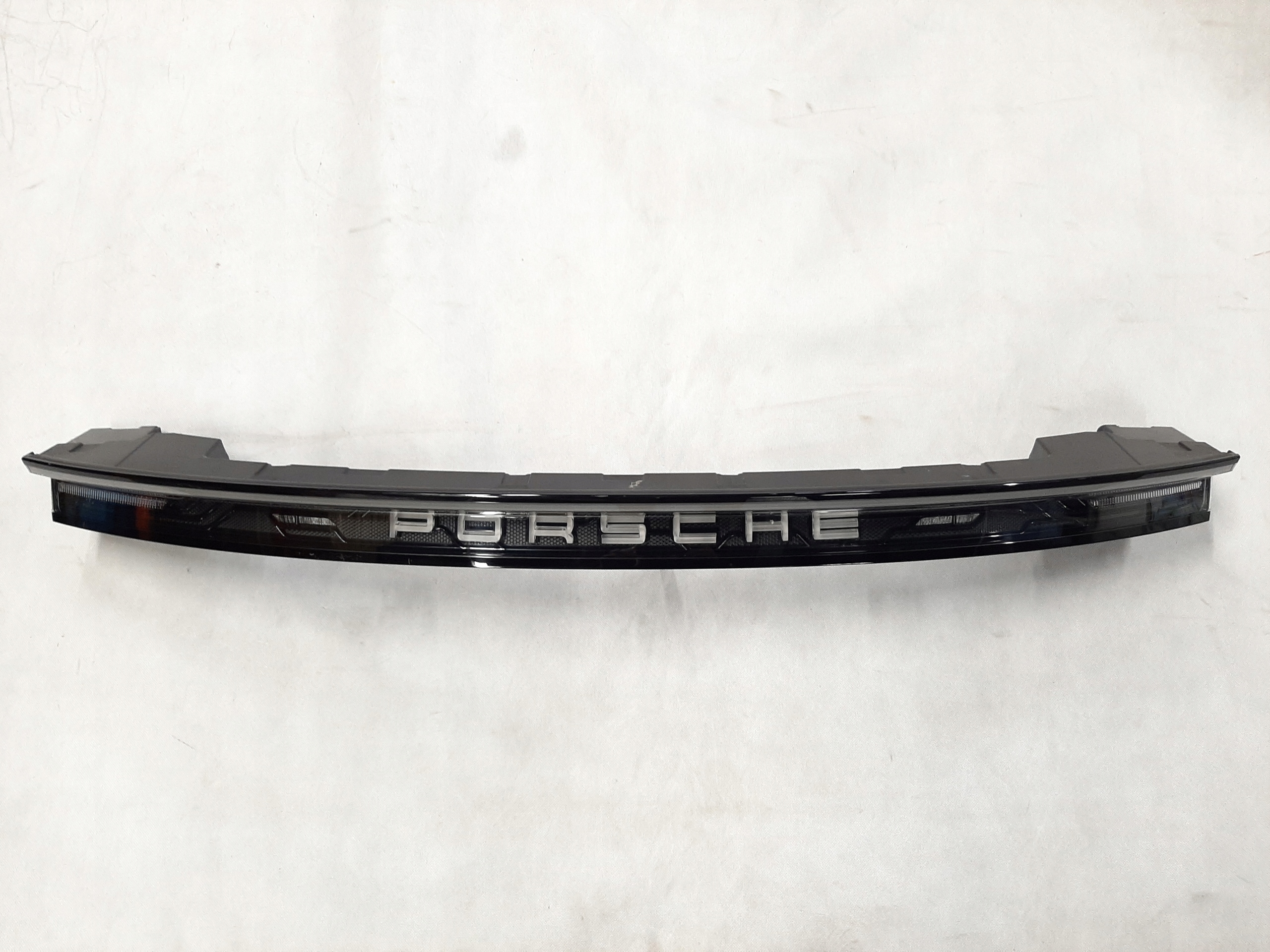 PORSCHE TAYCAN LAMPA TYŁ ŚRODKOWA LED 9J0945082B