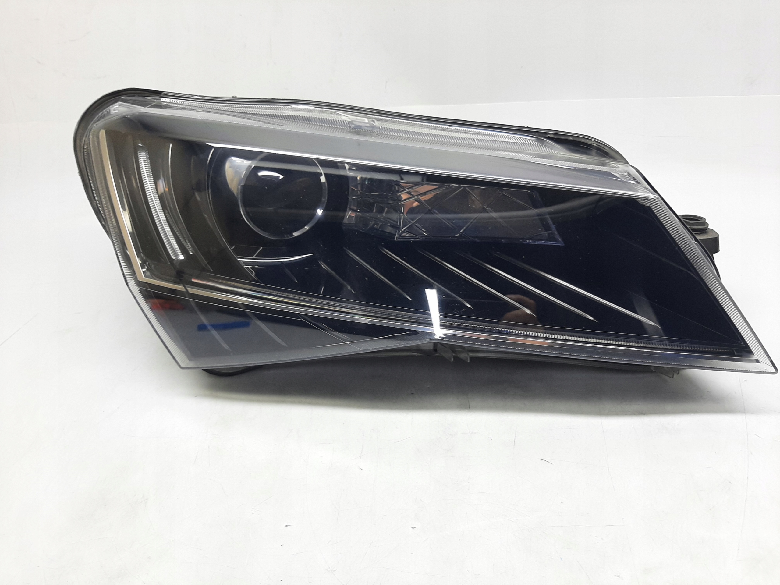 SKODA SUPERB III LAMPA REFLEKTOR PRAWY PRZÓD PRZEDNI XENON 3V1941016B