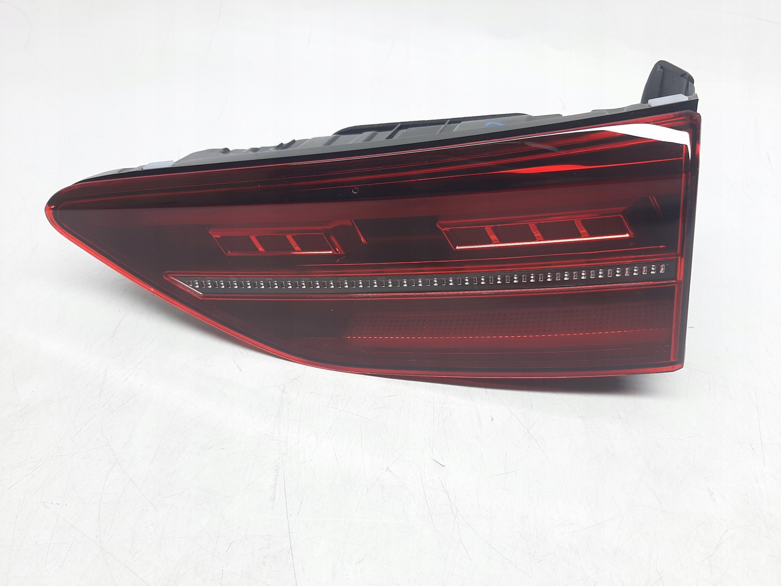 VW GOLF VIII LAMPA TYŁ TYLNA PRAWA PRAWY LED W KLAPE 5H0945308