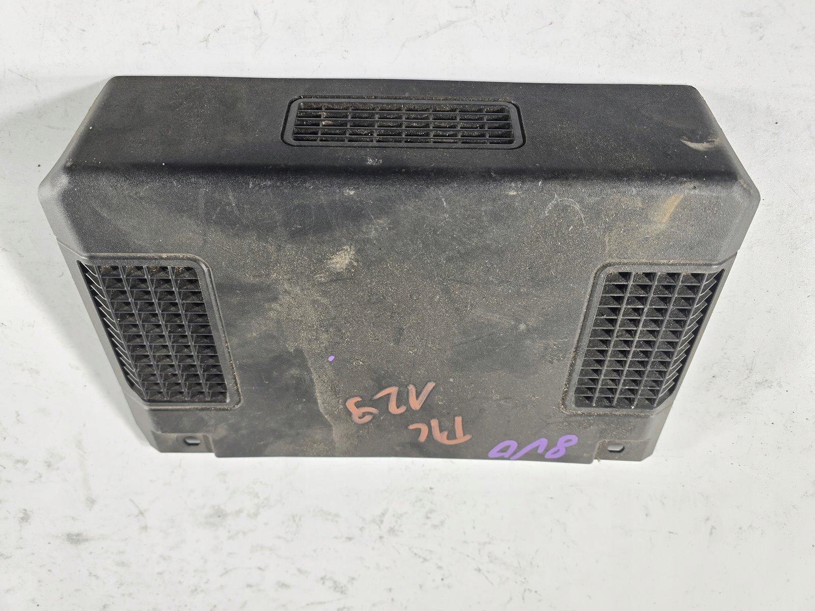 AUDI A3 8V Q3 F3 SKODA OCTAVIA III PLASTIK OSŁONA WZMACNIACZA 8V0863051