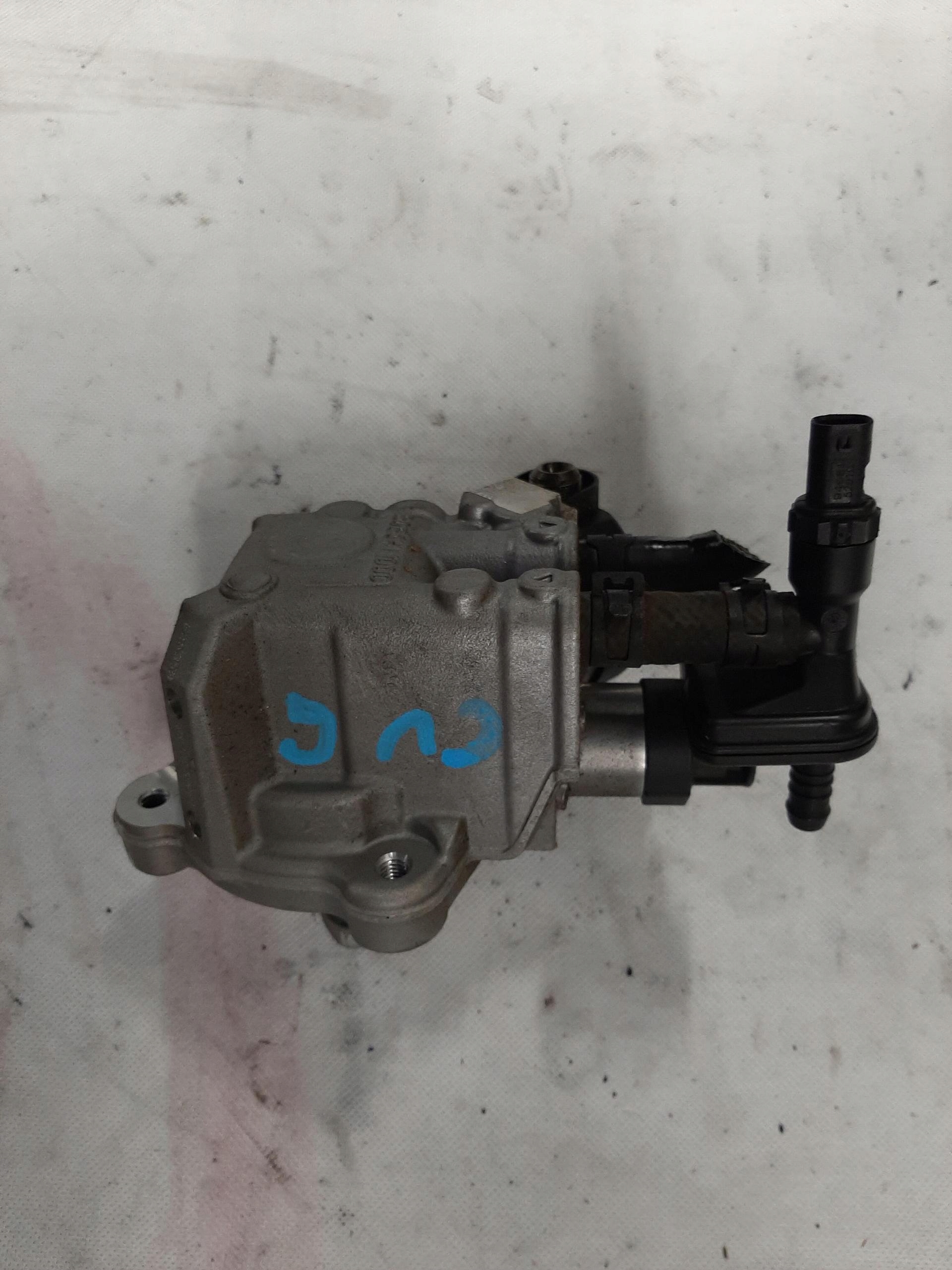 VW CADDY IV POMPA WTRYSKOWA 2.0 TDI 03L130755D 0445010514