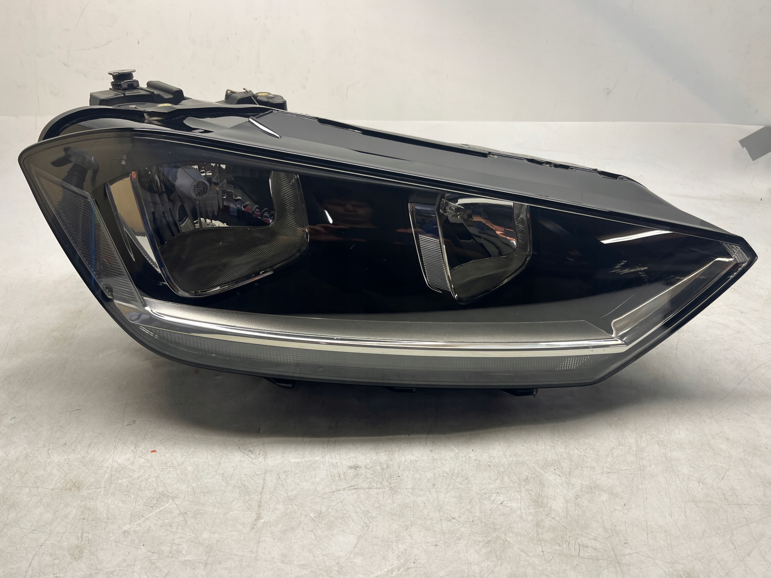 VOLKSWAGEN GOLF SPORTSVAN LIFT REFLEKTOR LAMPA PRAWA PRZEDNIA 517941006B