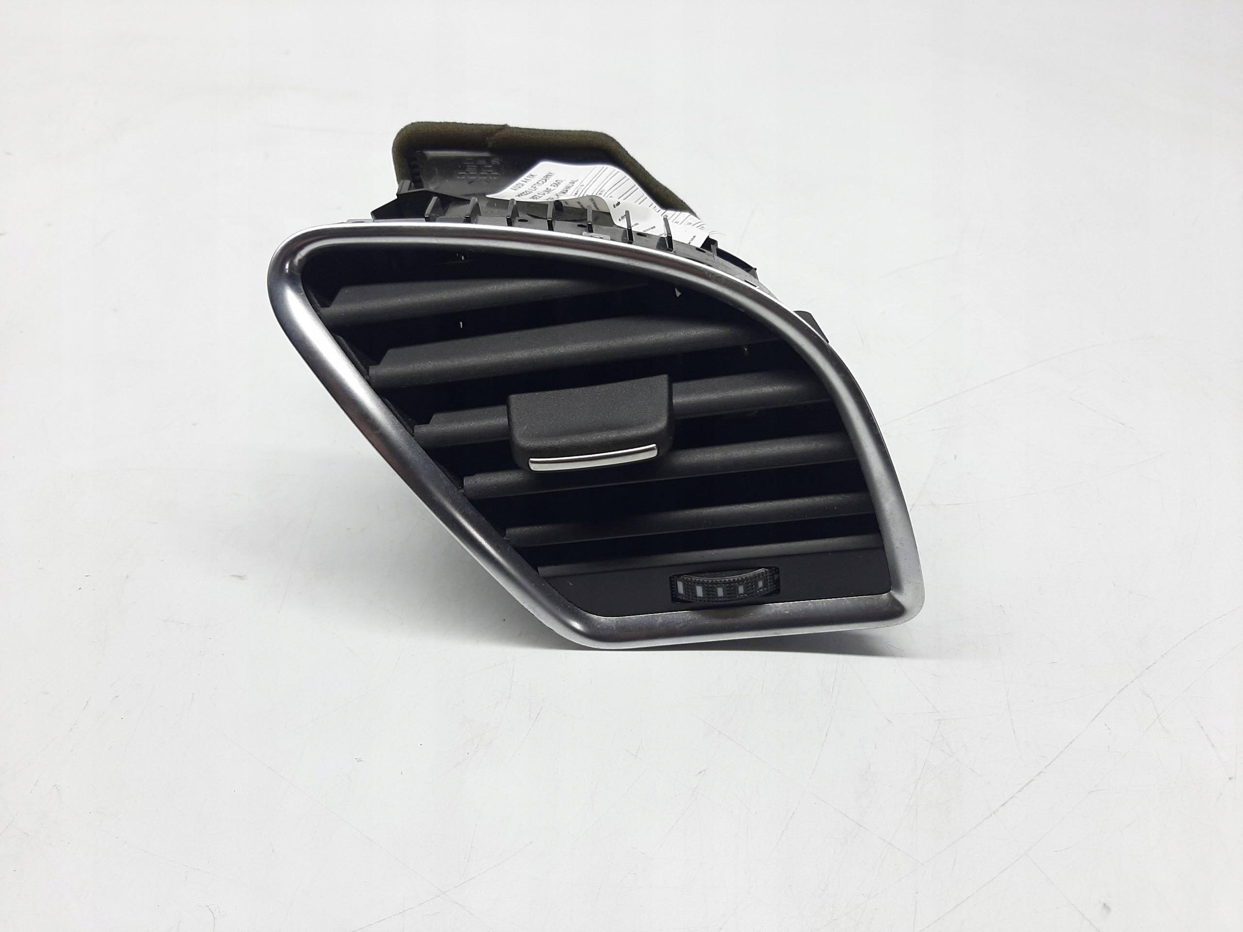 AUDI A4 B8 07-11r WLOT KRATKA POWIETRZA NAWIEWU KONSOLI PRAWA 8T1820902G