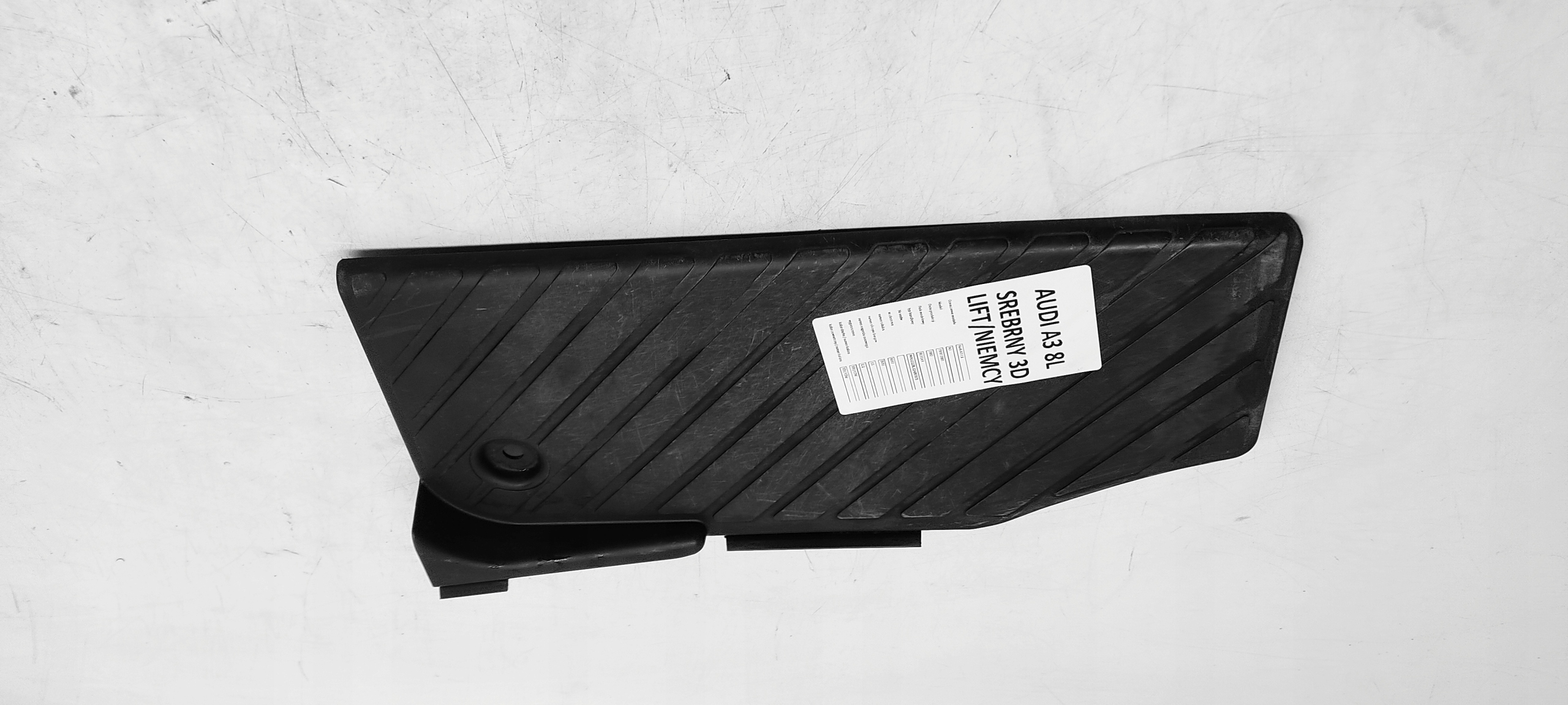 AUDI A3 8L LIFT PODSTOPNICA NAKŁADKA NOŻNA 8L1864777A