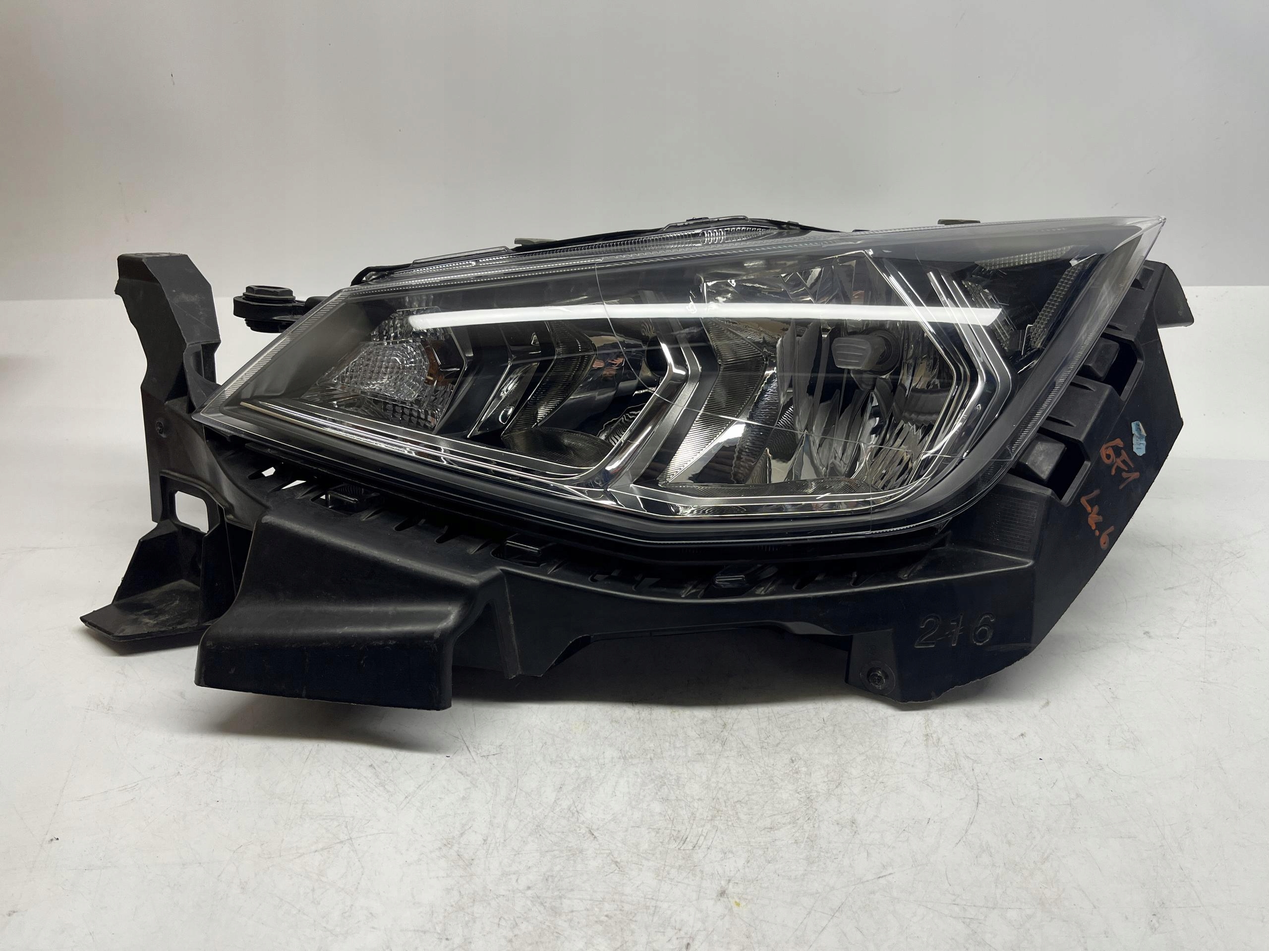 SEAT ARONA REFLEKTOR LAMPA LEWA LED 6F1941015A