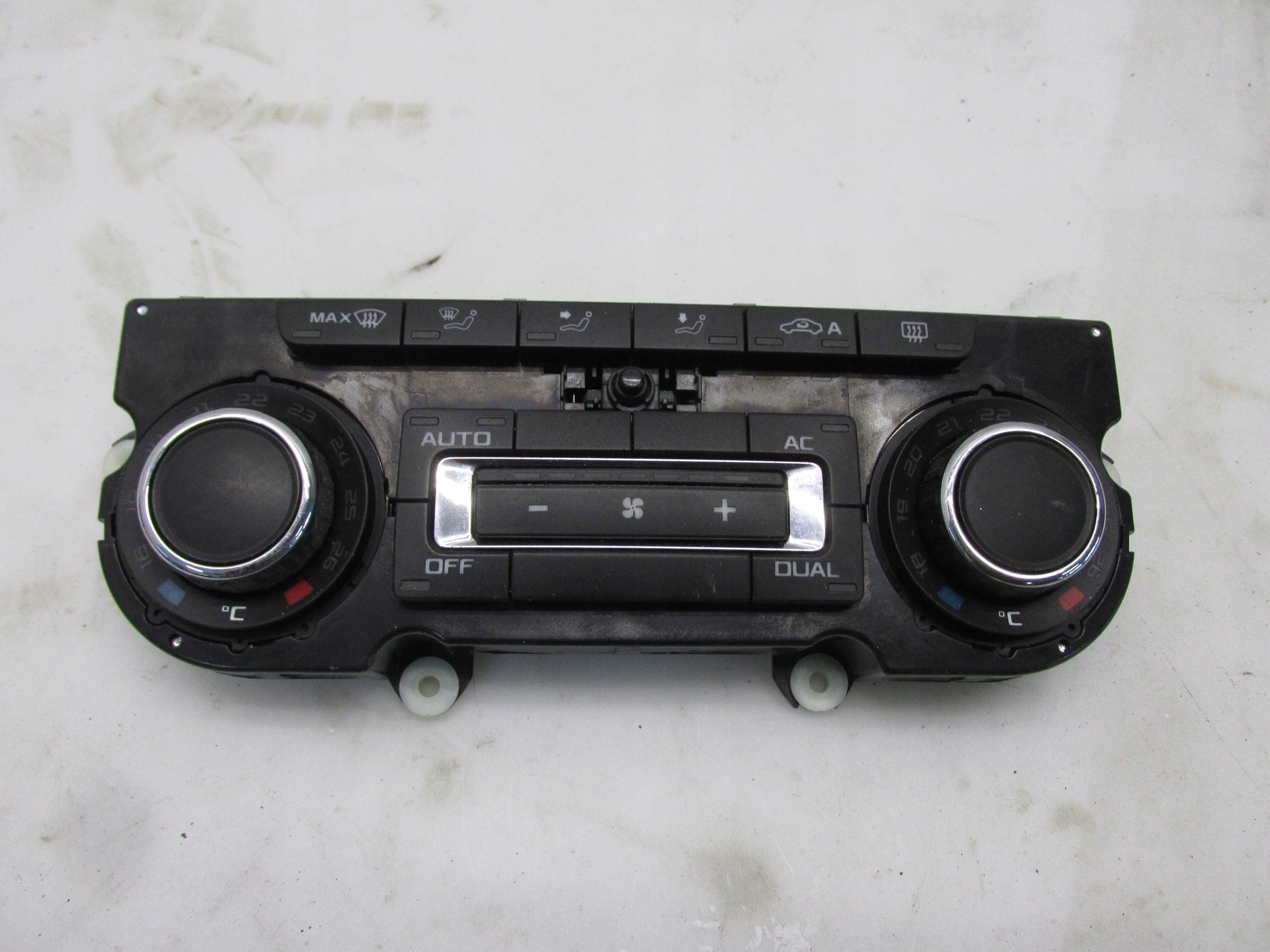 SKODA SUPERB OCTAVIA PANEL NAWIEWU 3T0907044BR