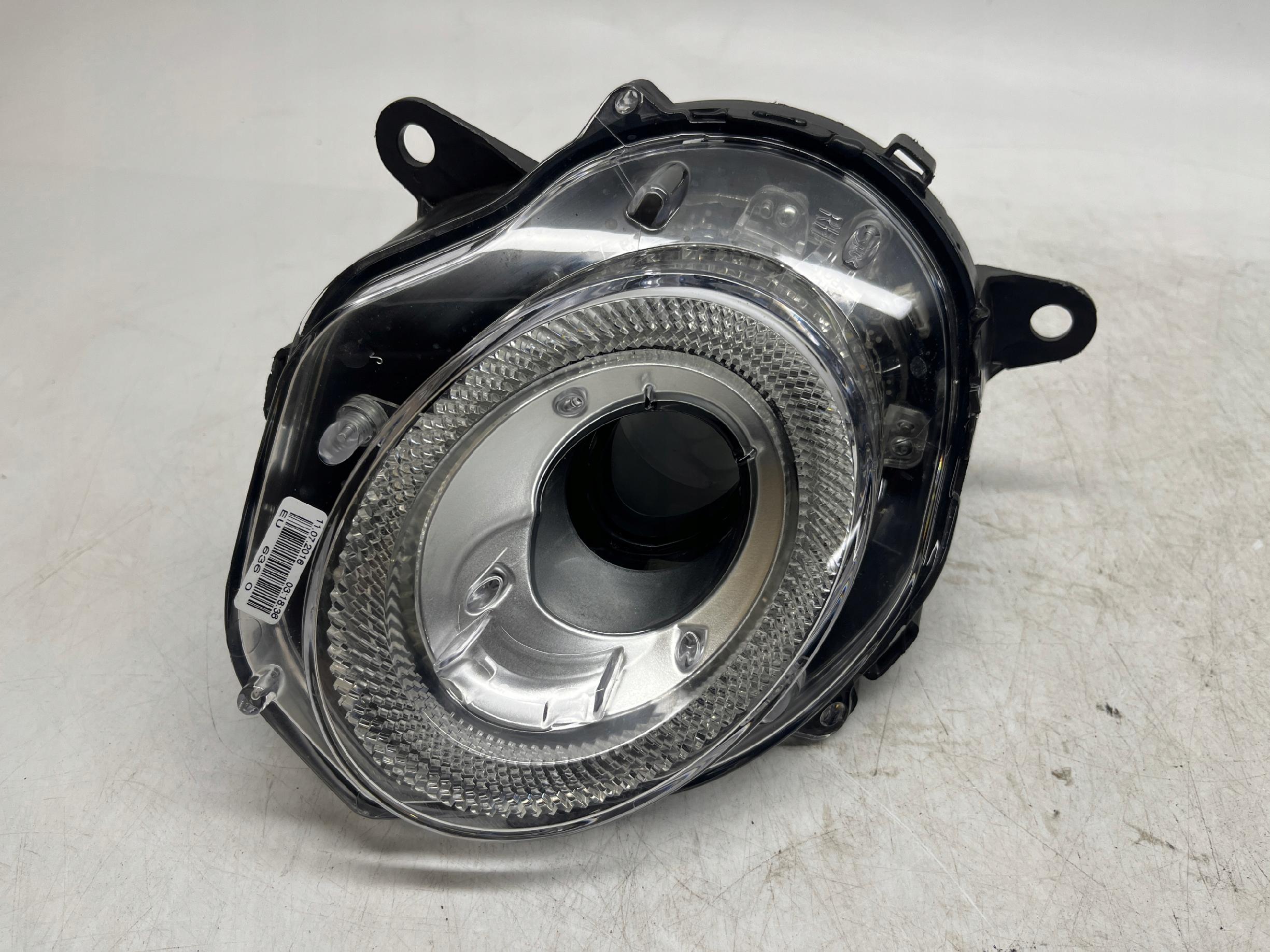 BENTLEY BENTAYGA LAMPA PRAWA KIERUNKOWSKAZ DRL HALOGEN LED SAE 36A953042A