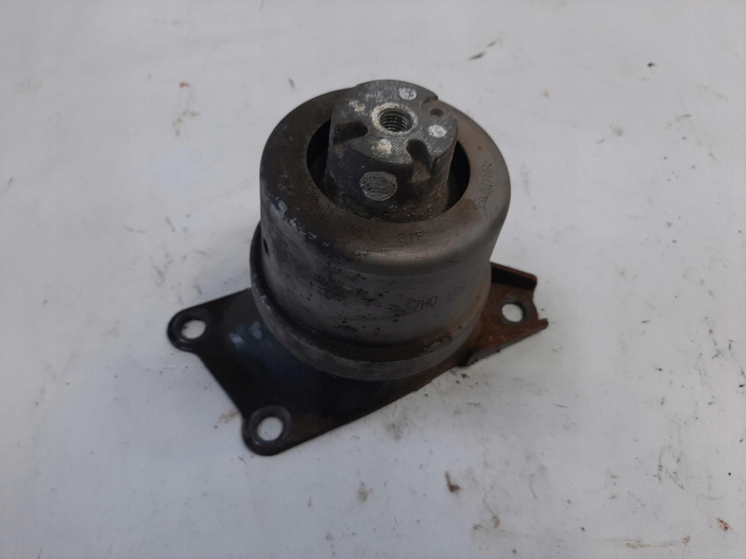 VW TRANSPORTER T5 PODUSZKA SILNIKA PRAWA 7H0199256F
