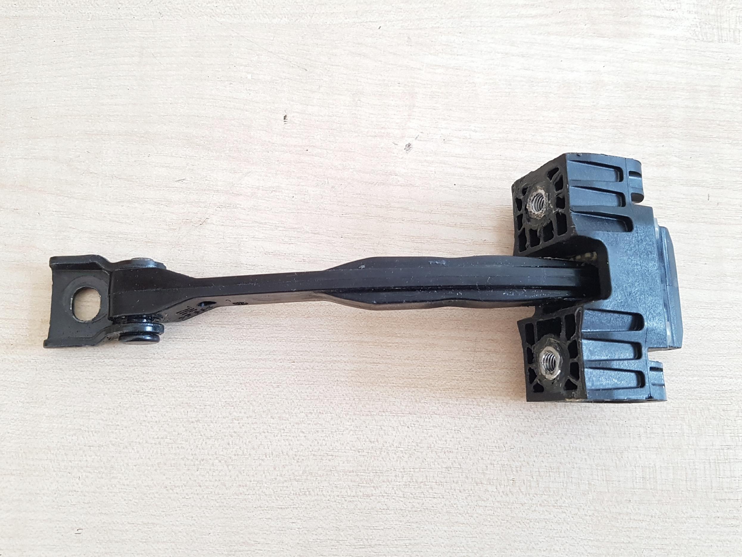 AUDI Q8 OGRANICZNIK DRZWI PRAWY PRZÓD 4M8837249