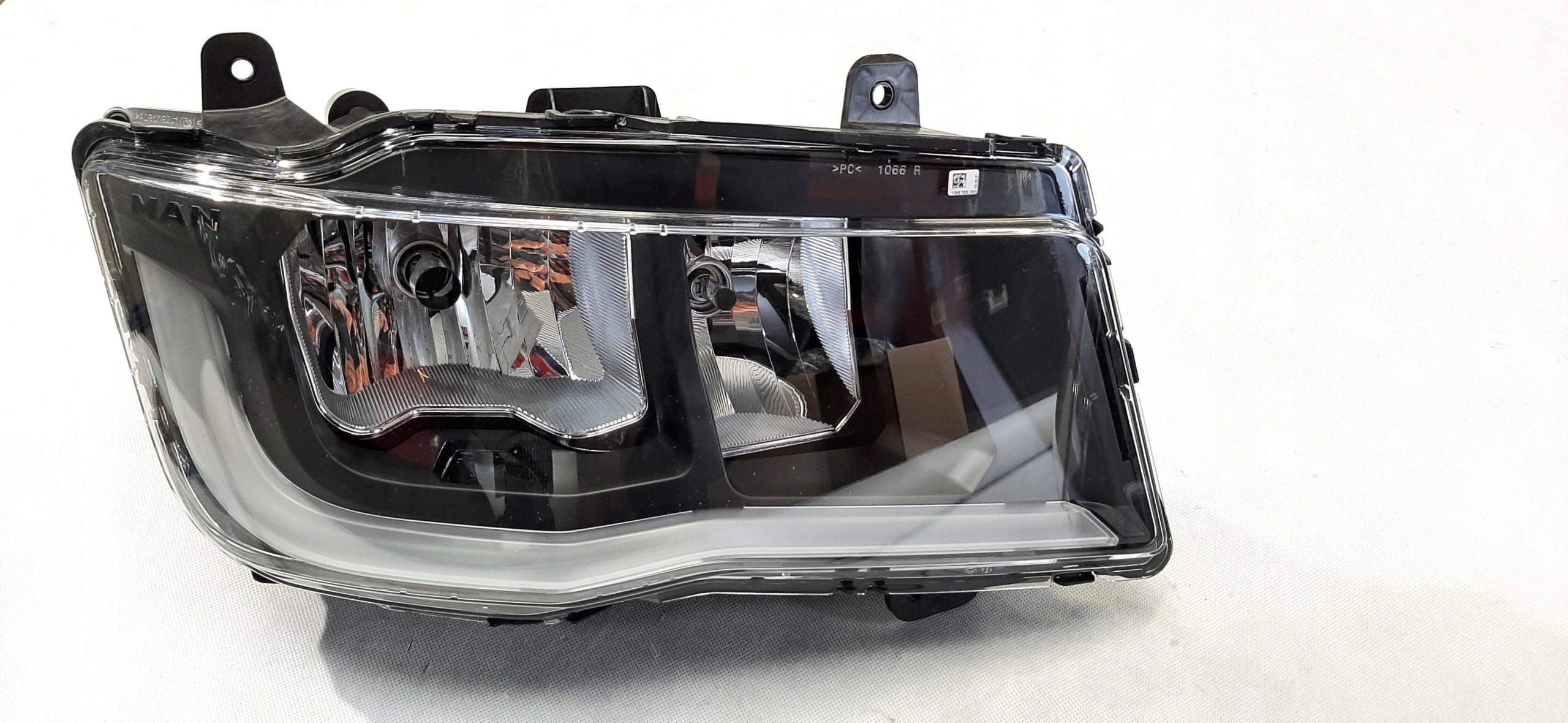 MAN TGX REFLEKTOR LAMPA FULL LED PRAWA 81251016838