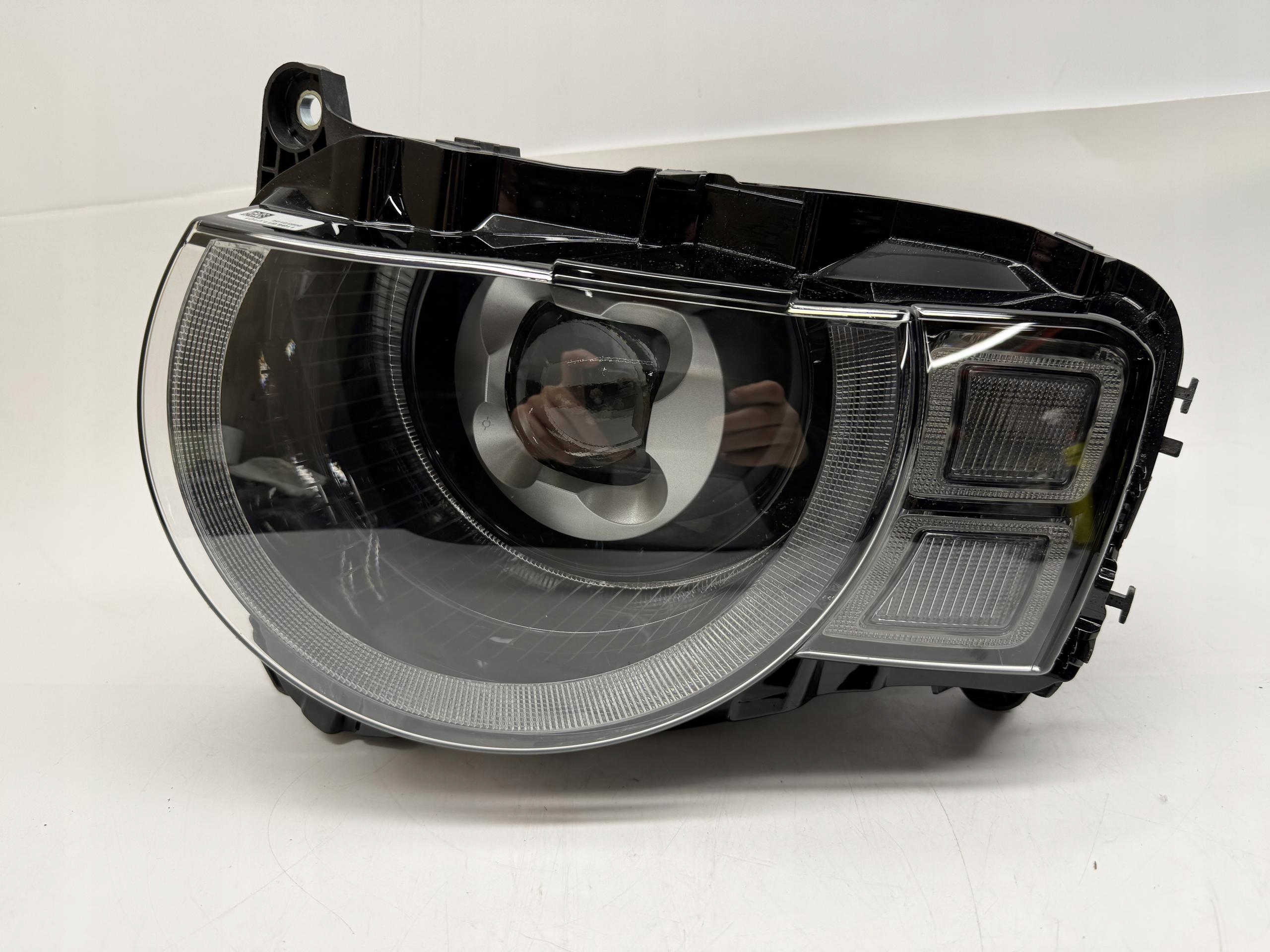 LAND ROVER DEFENDER II L663 REFLEKTOR LAMPA LEWY PRZÓD LED L8B213W030FF