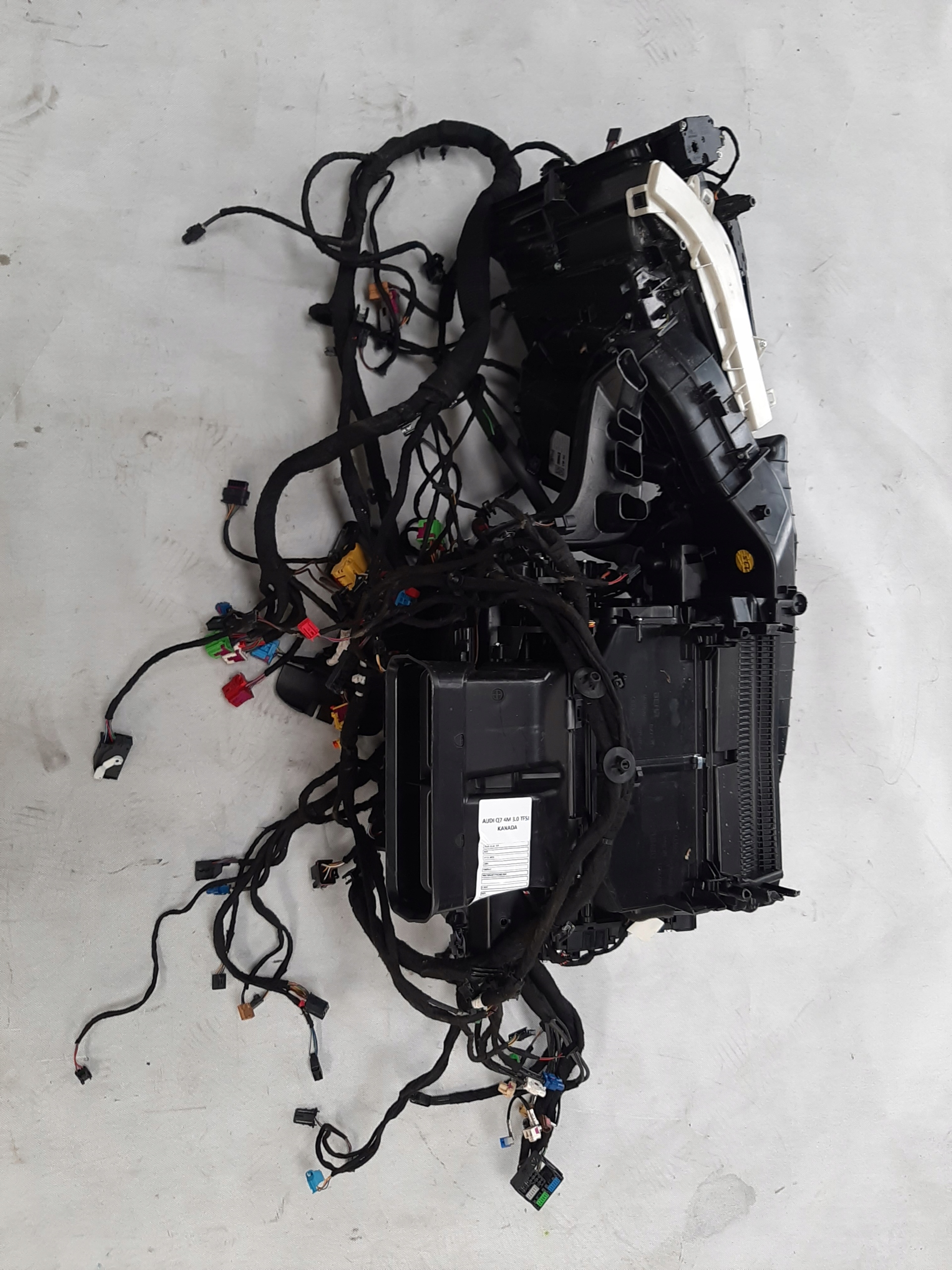 AUDI Q7 4M NAGRZEWNICA NAWIEW 4M1820021 4M1820005H