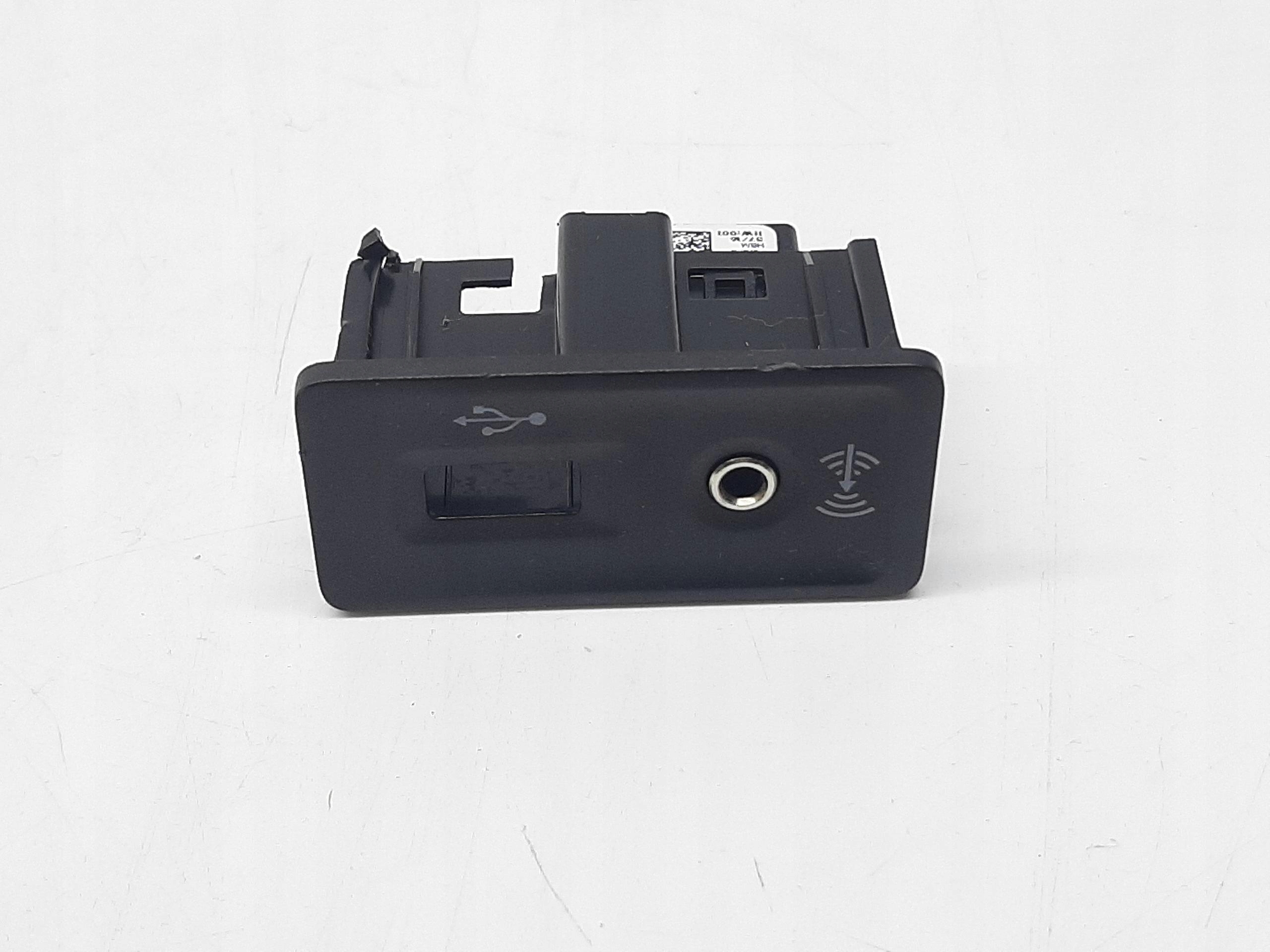 PORSCHE MACAN GNIAZDO USB AUX 95B035252A