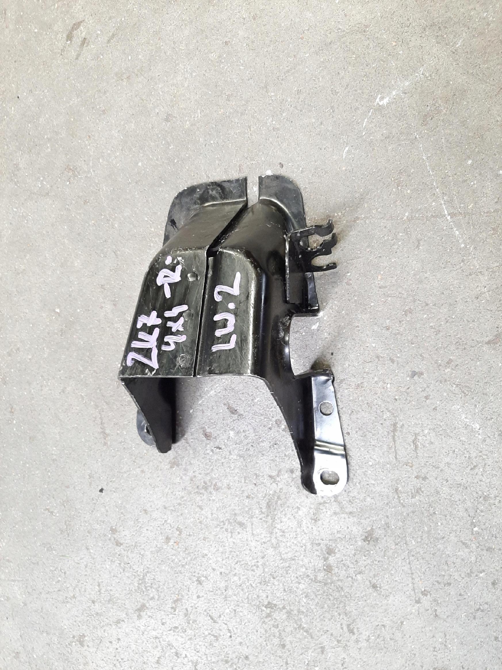 VW CADDY V UCHWYT MOCOWANIE WSPORNIK PRAWY 5R3825852A