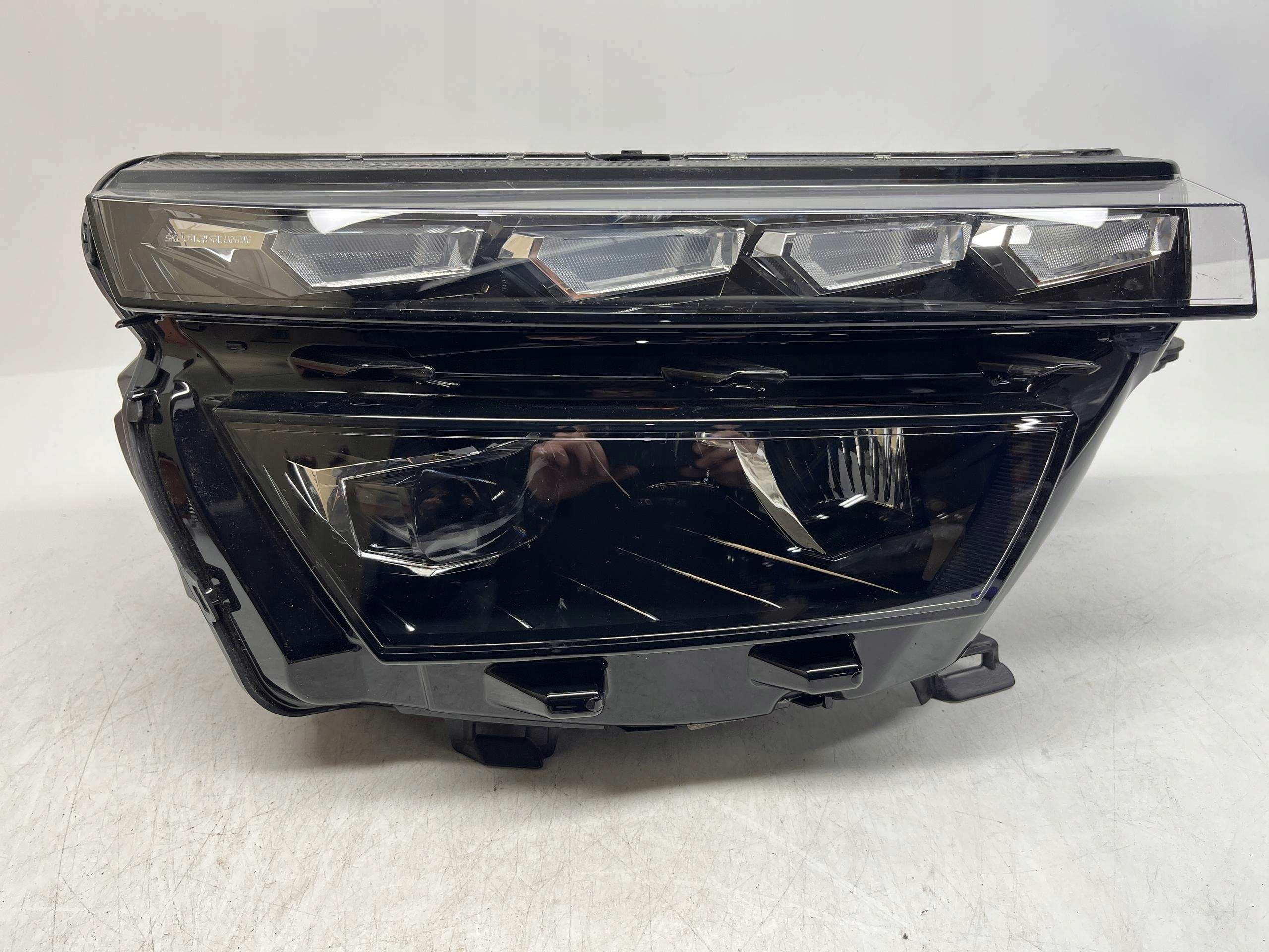 SKODA KAMIQ REFLEKTOR LAMPA PRAWY PRZÓD PRZEDNI LED 658941016B